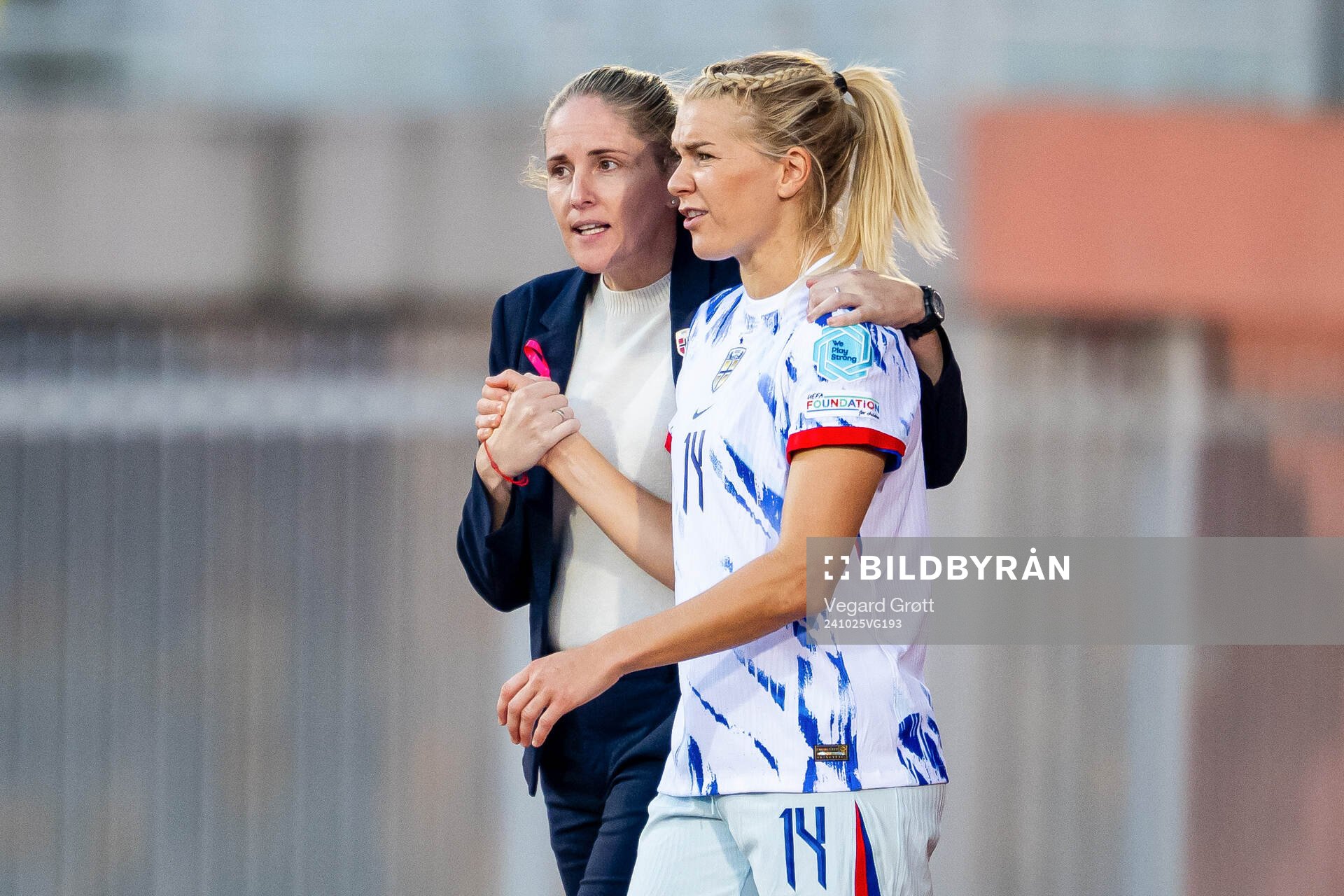 Gemma Grainger, head coach of Norway, and Ada Hegerberg during the UEFA Women's Euro Qualifier first round play-off football match between Albania and Norway on October 25, 2024 in Shkodër. 