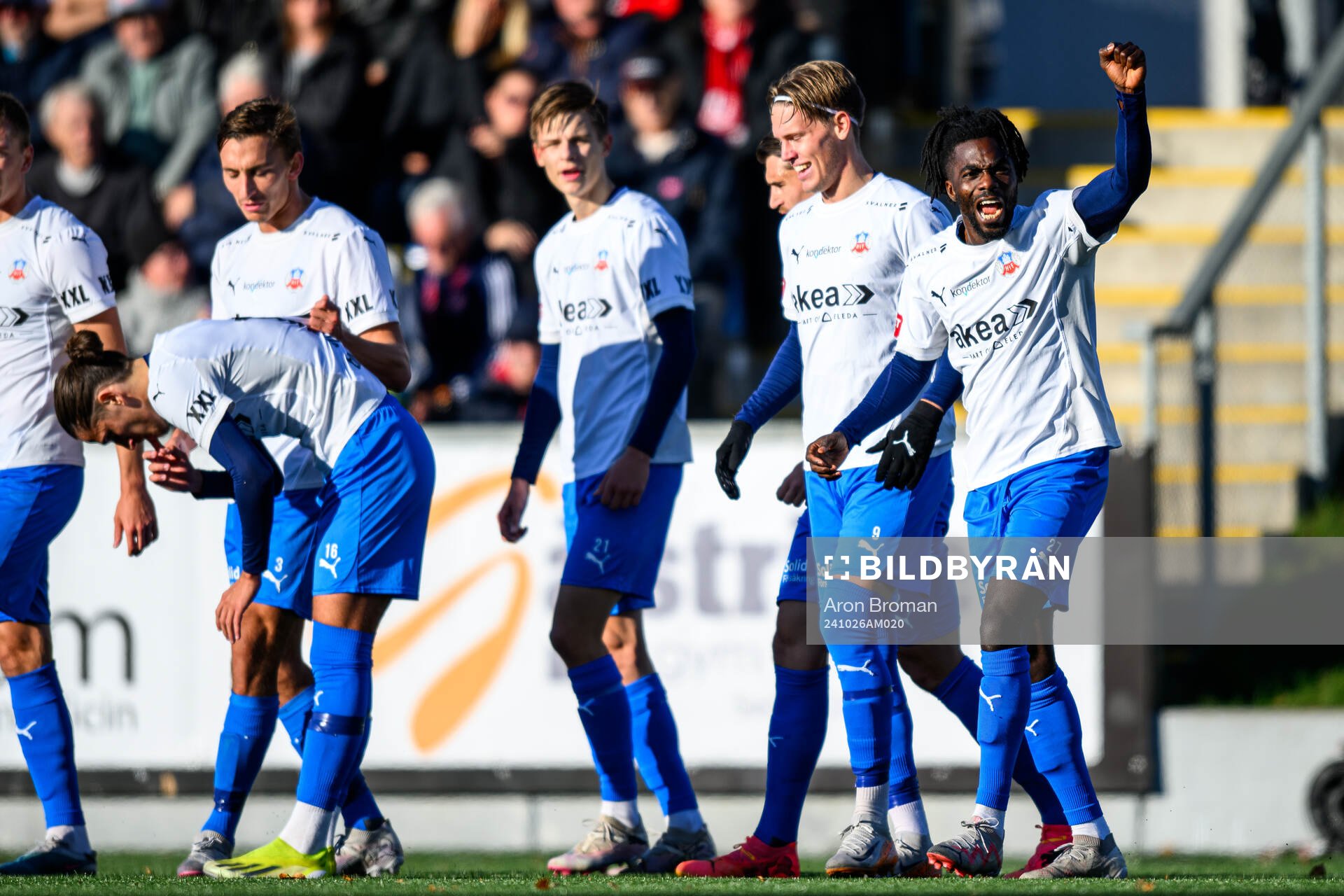 n241026 Helsingborgs Benjamin Acquah jublar