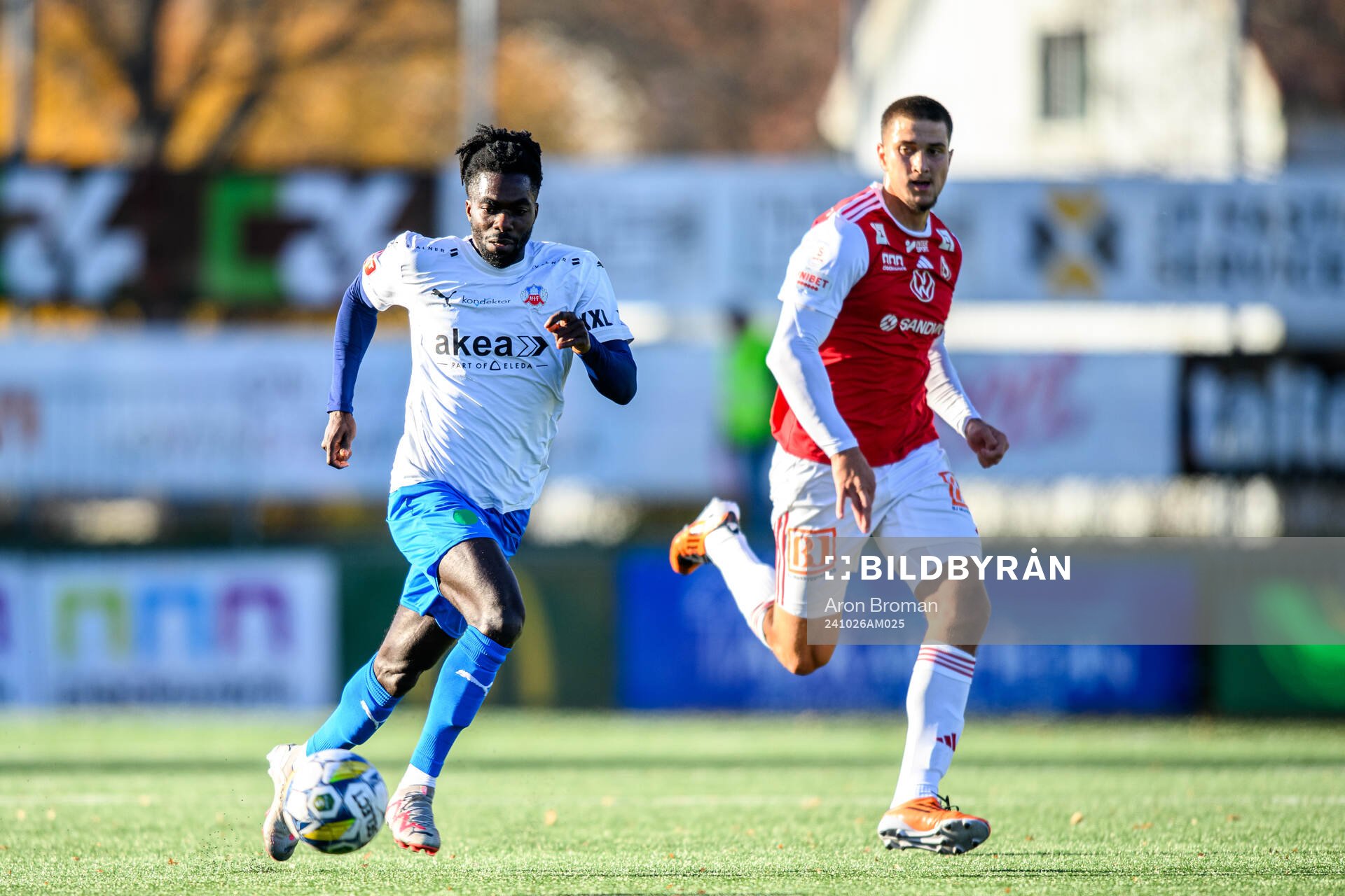 Helsingborgs Benjamin Acquah och Sandvikens IFs Zinedin