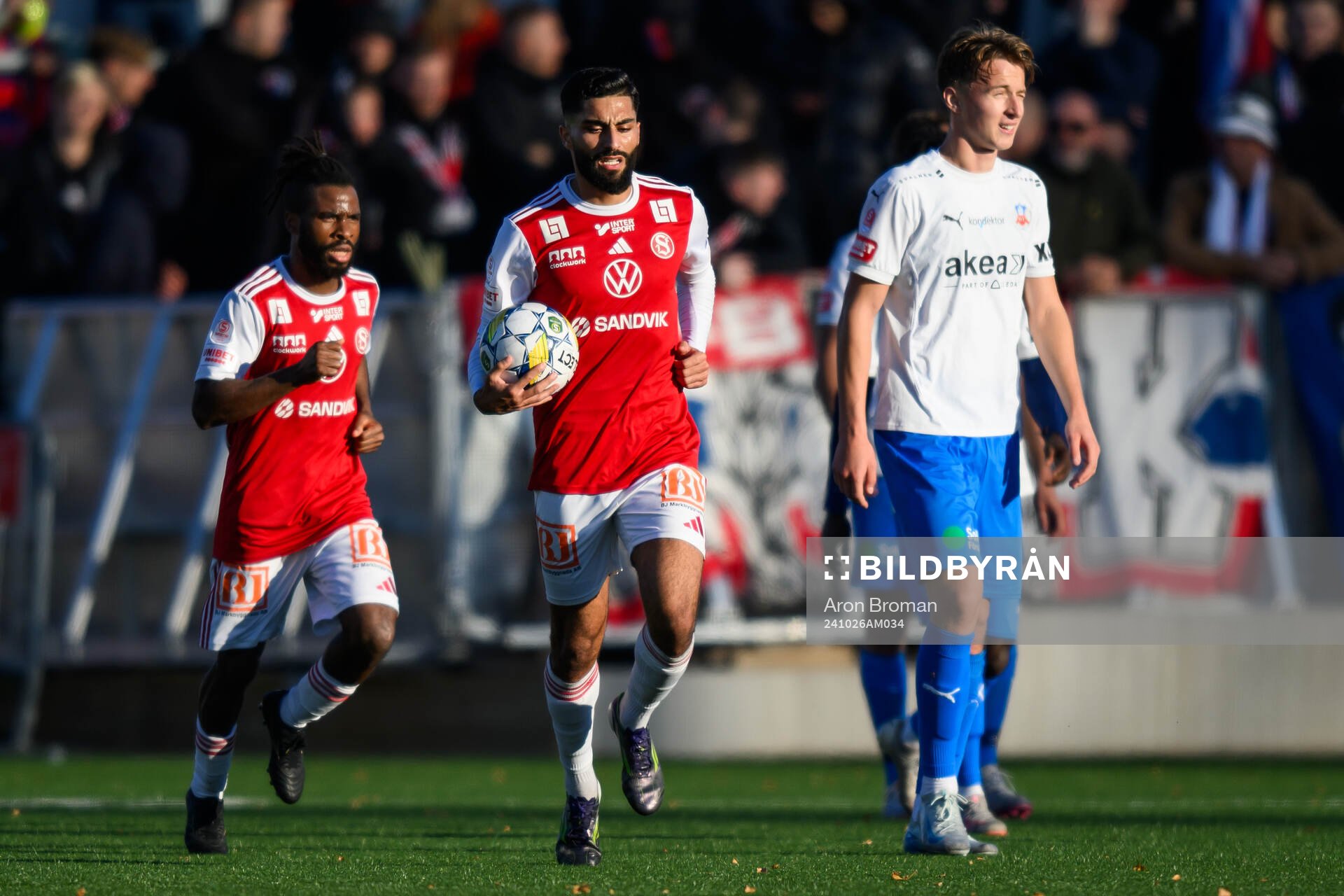 Sandvikens IFs Amin Al-Hamawi jublar efter 1-2 under fotbollsmatchen i Superettan mellan Sandvikens IF och Helsingborg den 26 oktober 2024 i Sandviken.