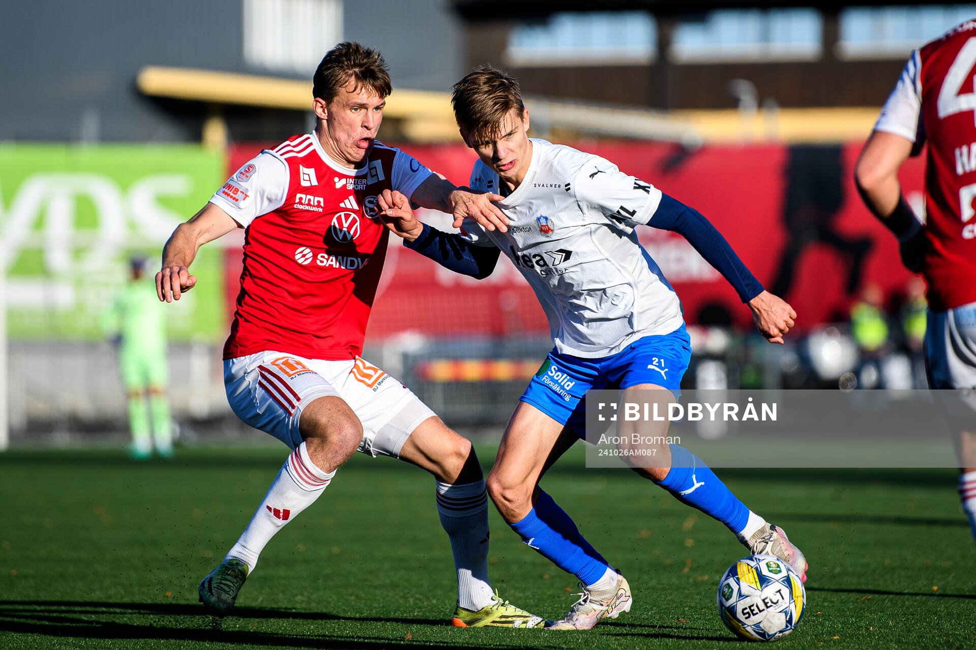 Sandvikens IFs James Joseph Kirby och Helsingborgs Adrian