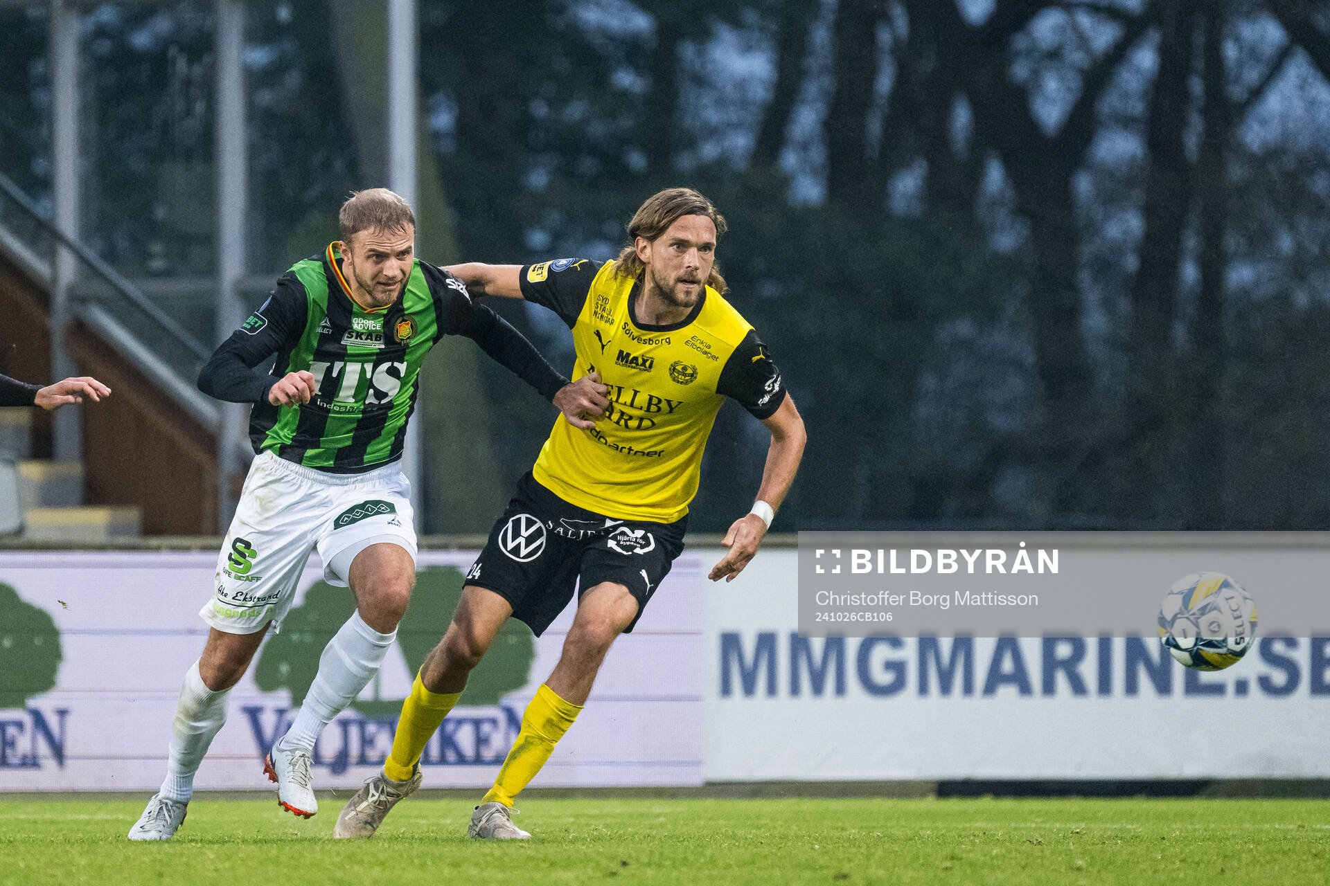 GAISs Gustav Lundgren och Mjällbys Tom Pettersson