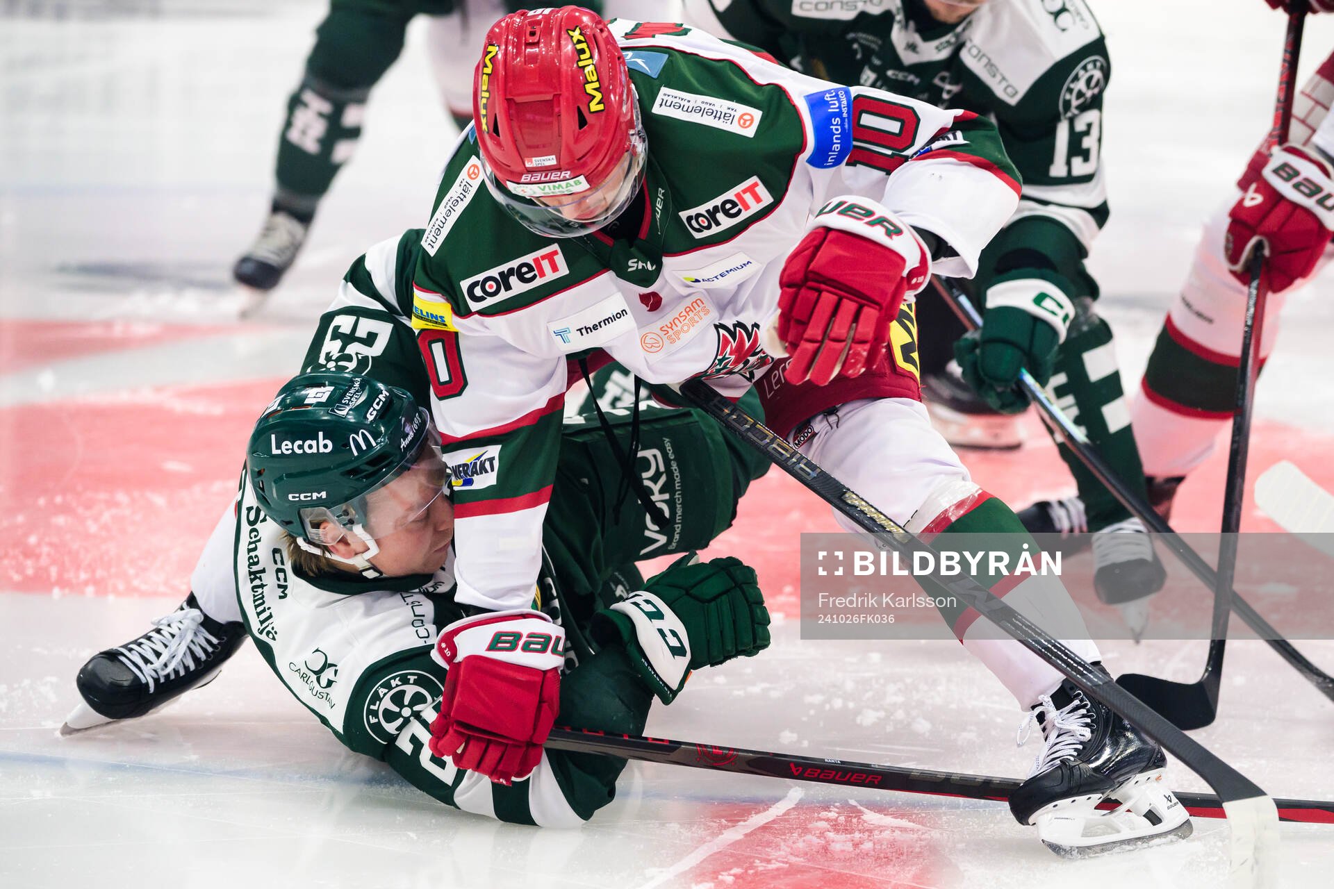Färjestads Oskar Steen och Modos Sampo Ranta