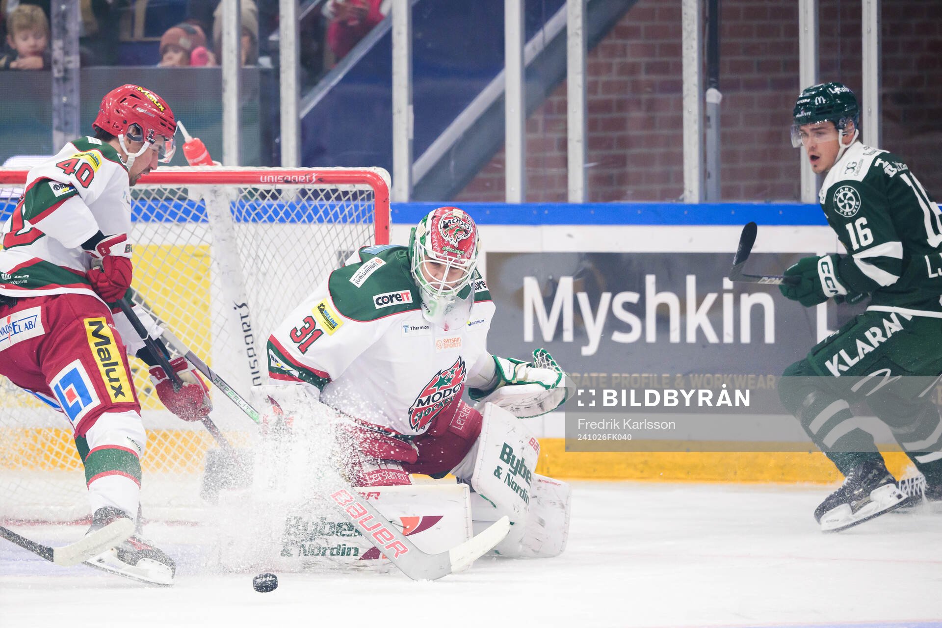 Modos målvakt Olle Eriksson Ek och Färjestads Alexander