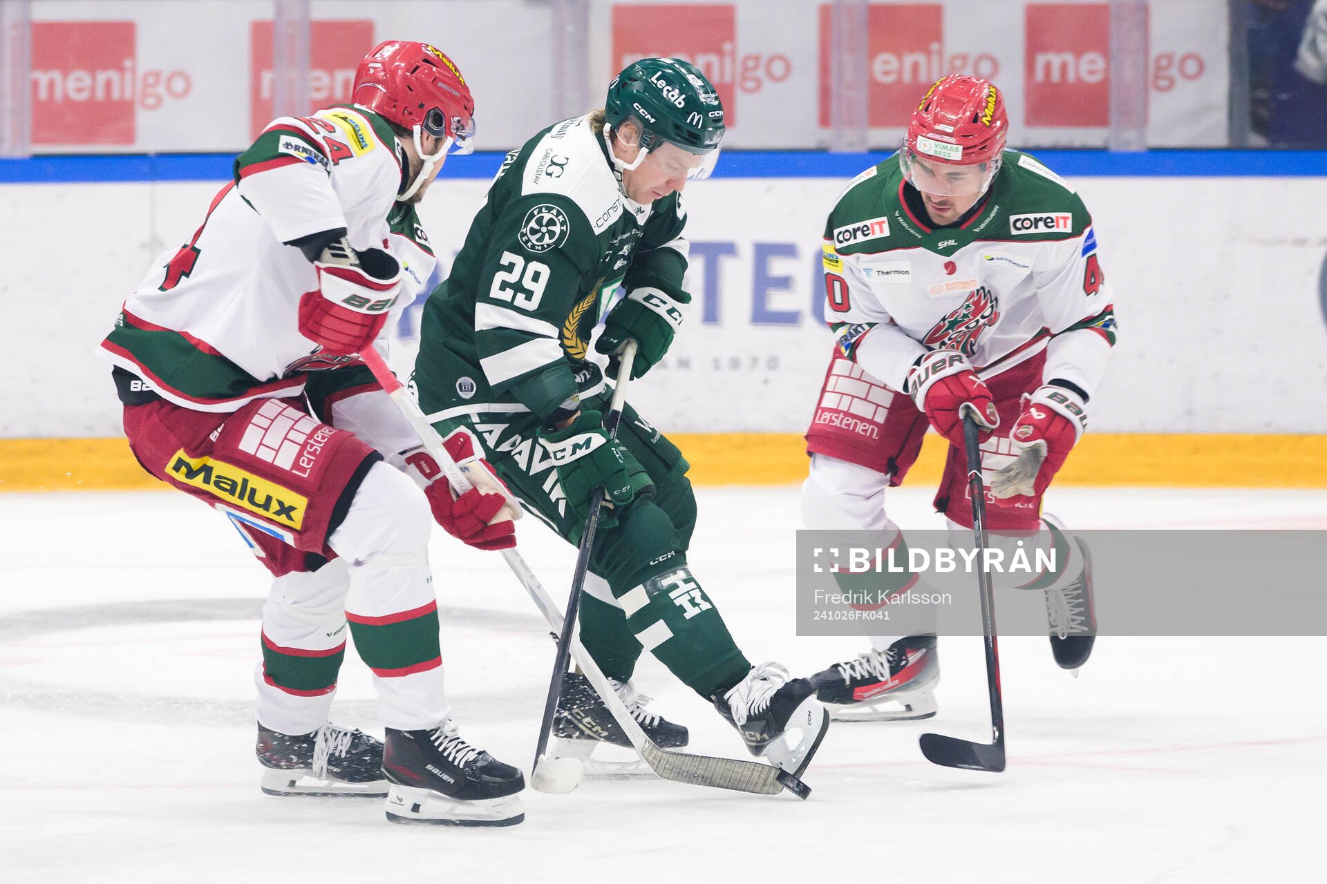Färjestads Oskar Steen och Modos David Bernhardt