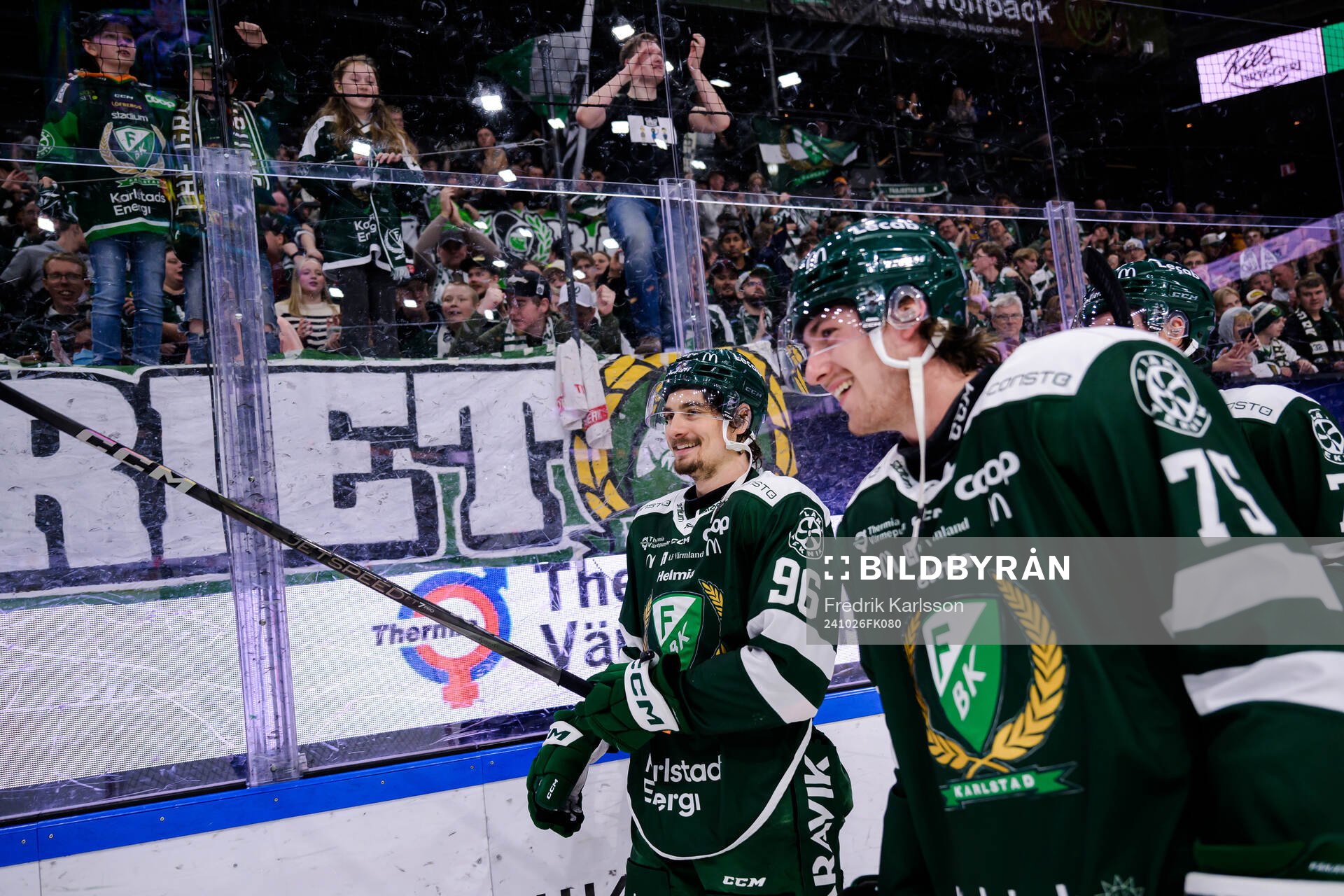 Färjestads David Tomasek och Jeremy Salvas Groleau jublar