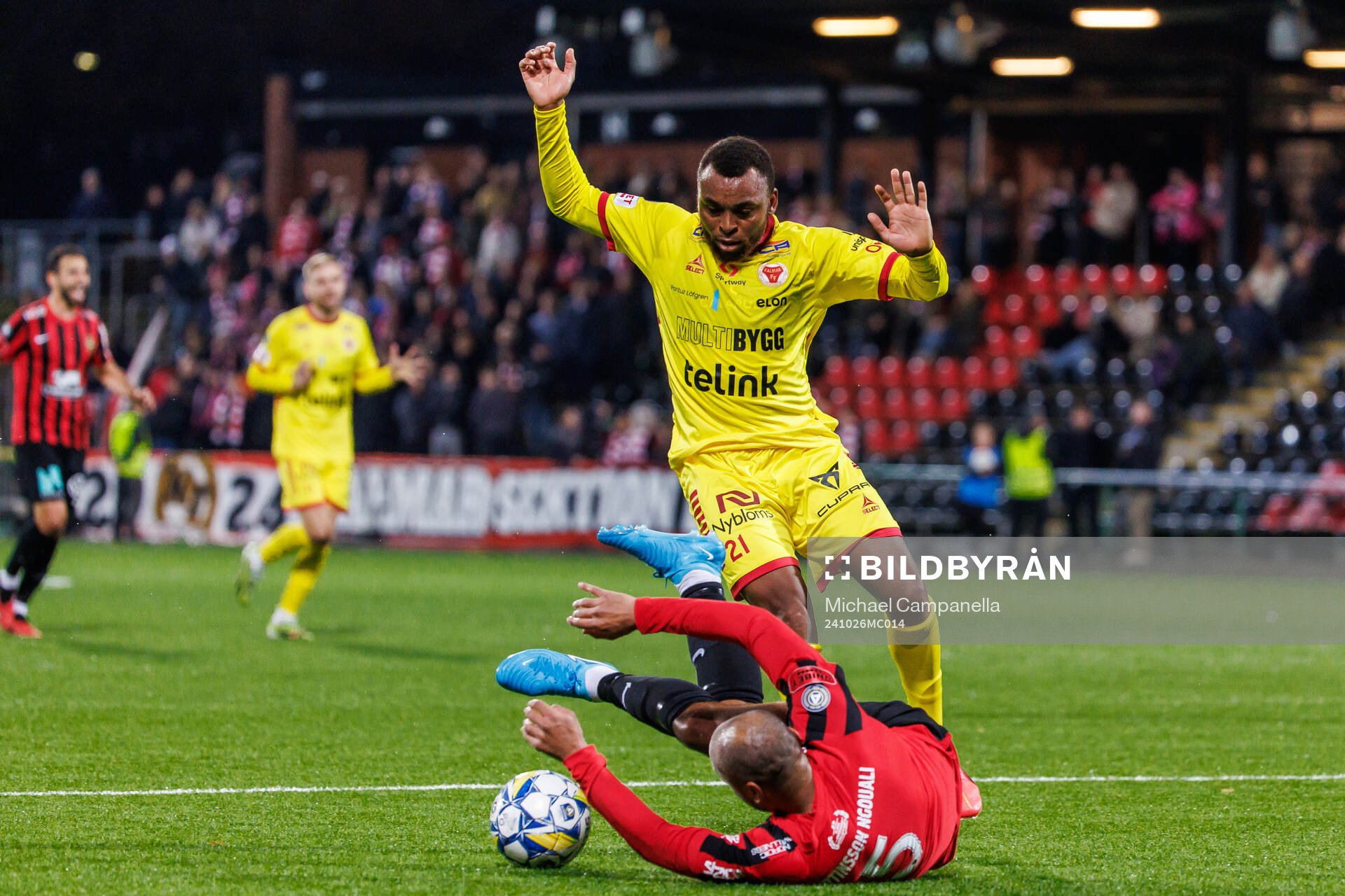 Kalmars Abdussalam Magashy och Brommapojkarnas Serge-Junior