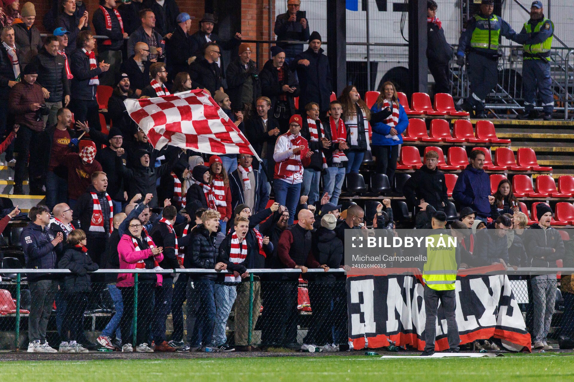 Kalmars supportrar jublar