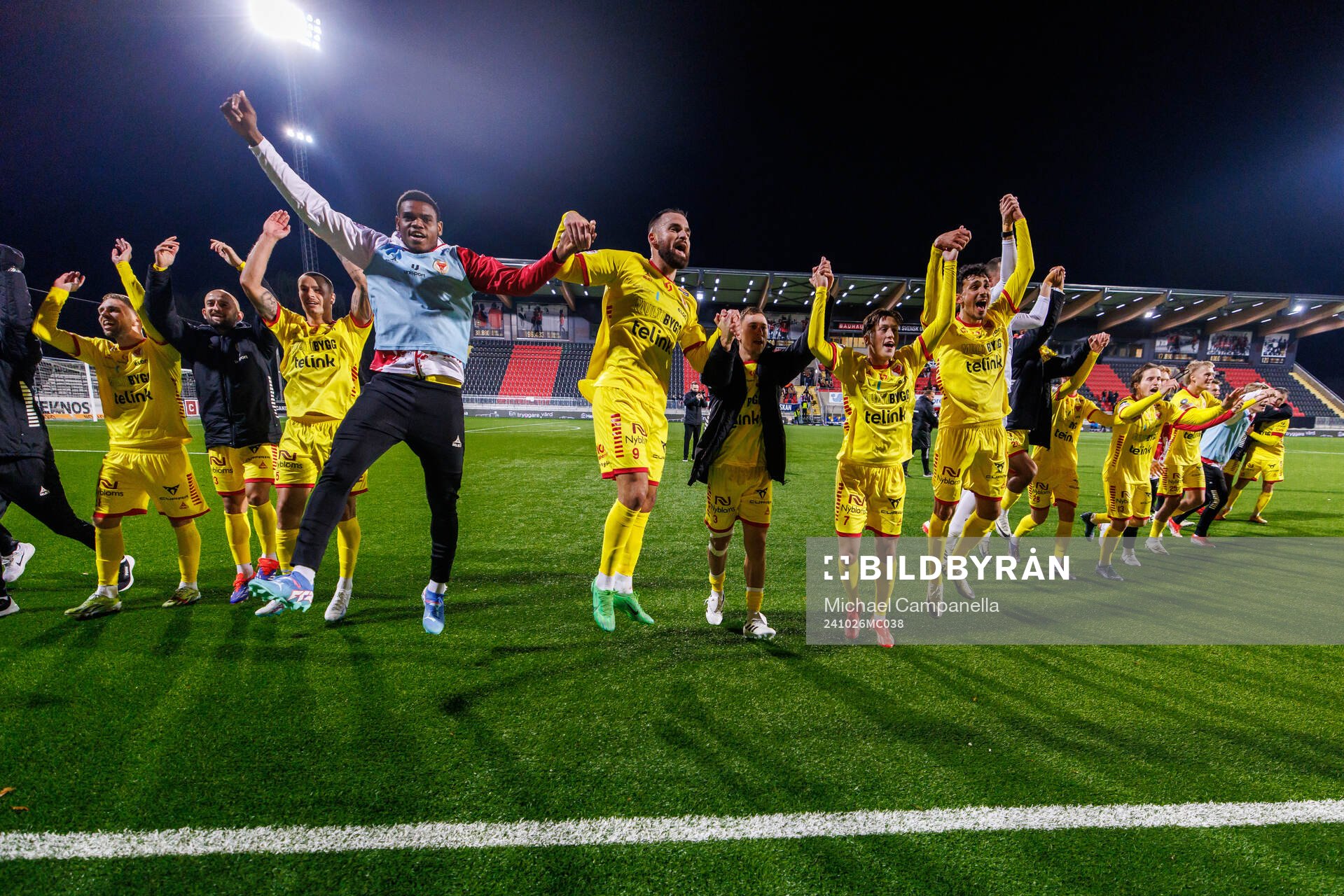 Kalmars spelare jublar