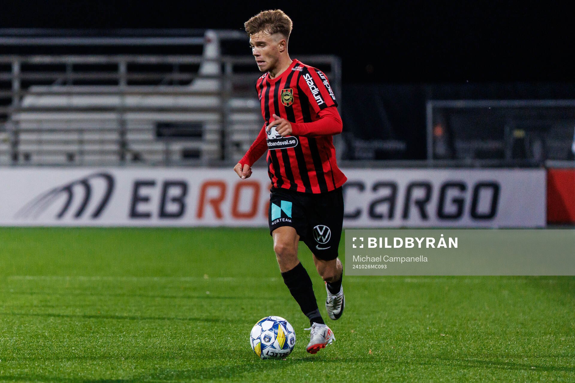 Brommapojkarnas Wilmer Odefalk under fotbollsmatchen i Allsvenskan mellan Brommapojkarna och Kalmar den 26 oktober 2024 i Stockholm. 