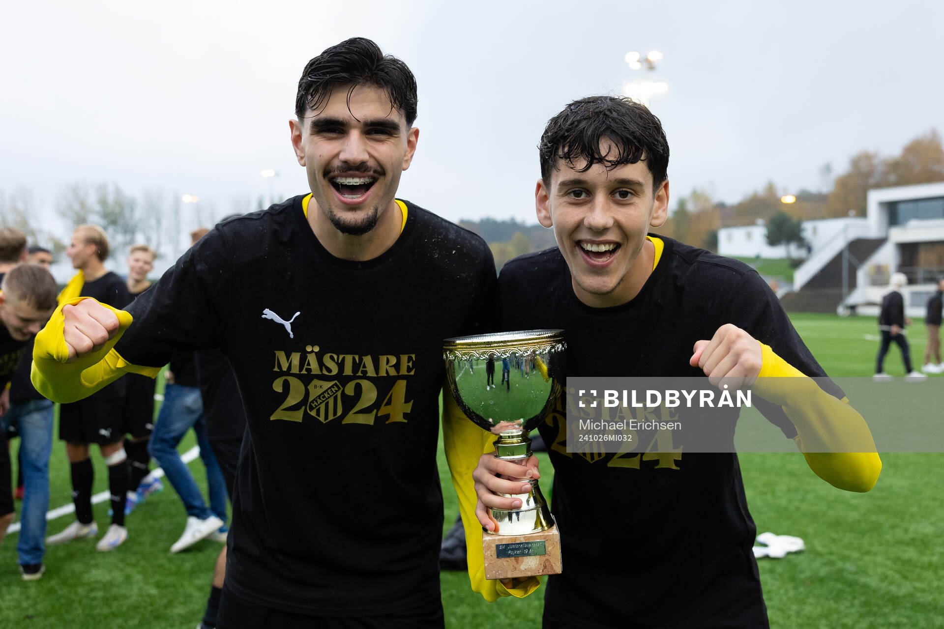 Häckens Nikola Mitrovic och Malte Ljungkull jublar med