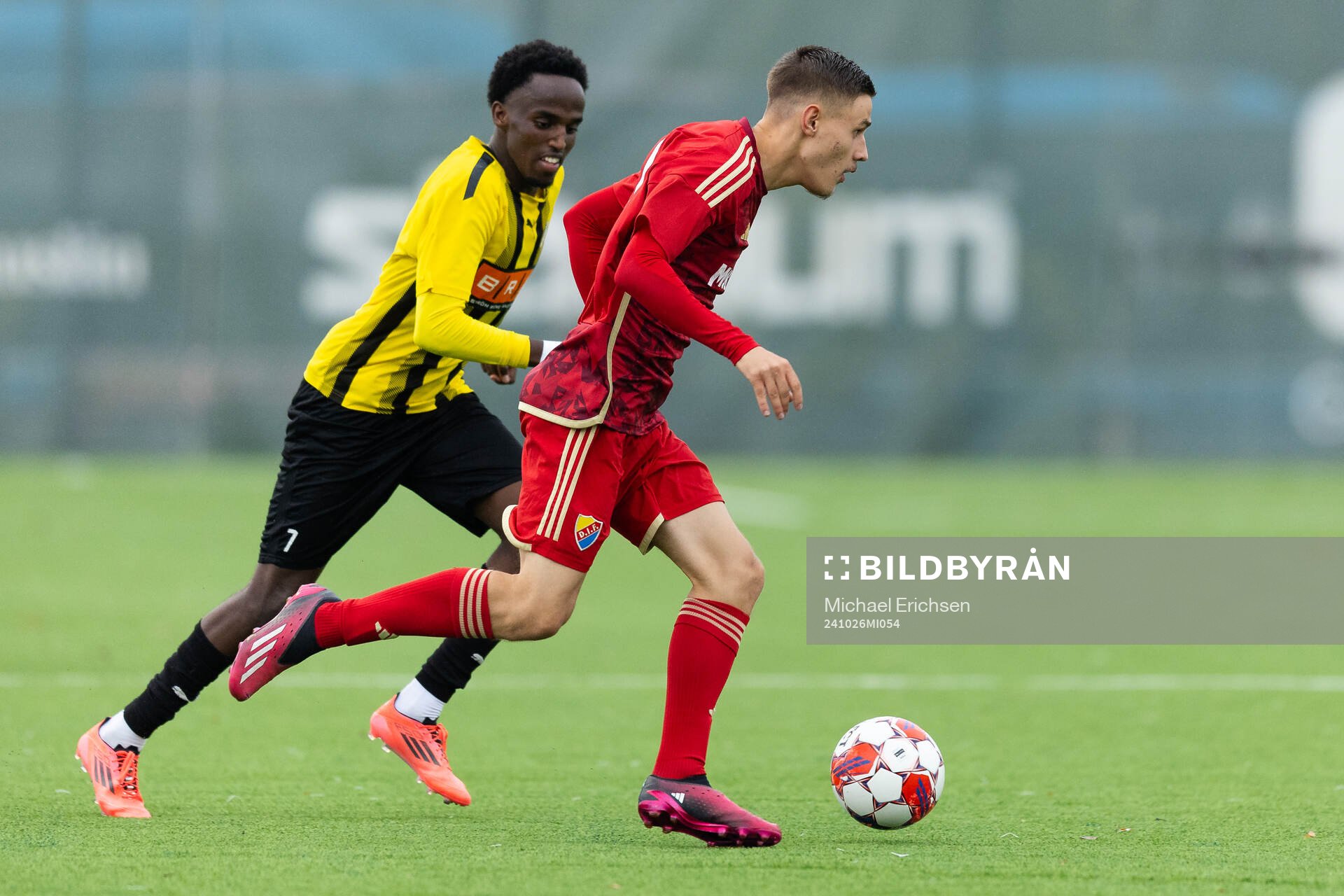 Djurgårdens Melvin Vucenovic Persson under fotbollsmatchen i P19 Allsvenskan mellan Häcken och Djurgården den 26 oktober 2024 i Göteborg.