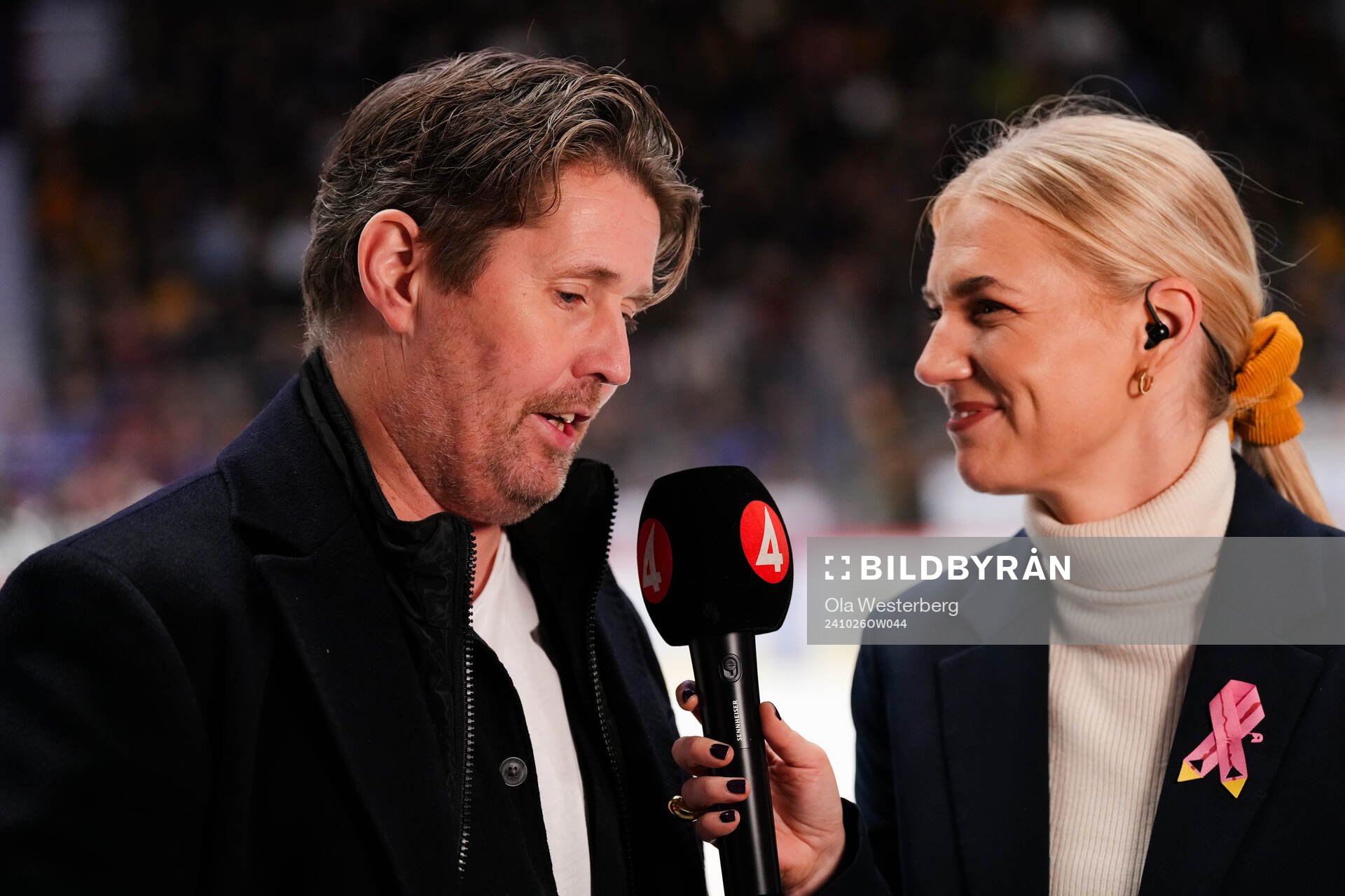 Tre Kronors assisterande Stefan Klockare och Tv4’s Kajsa