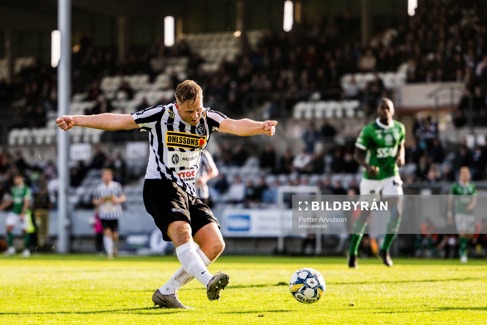 Landskronas Jesper Strid skjuter in 3-0 målet