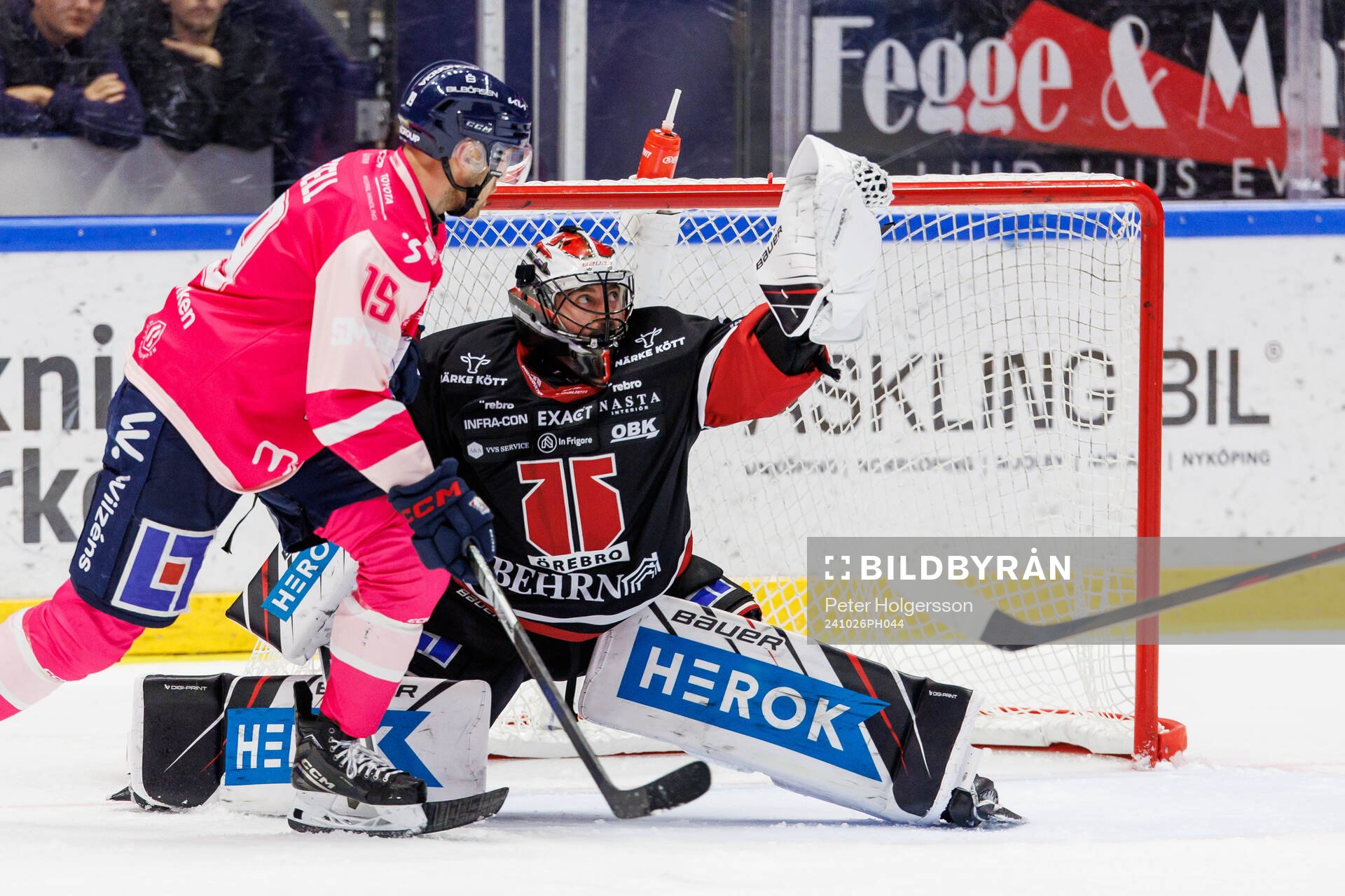 Linköpings David Granberg och Örebros målvakt Jhonas