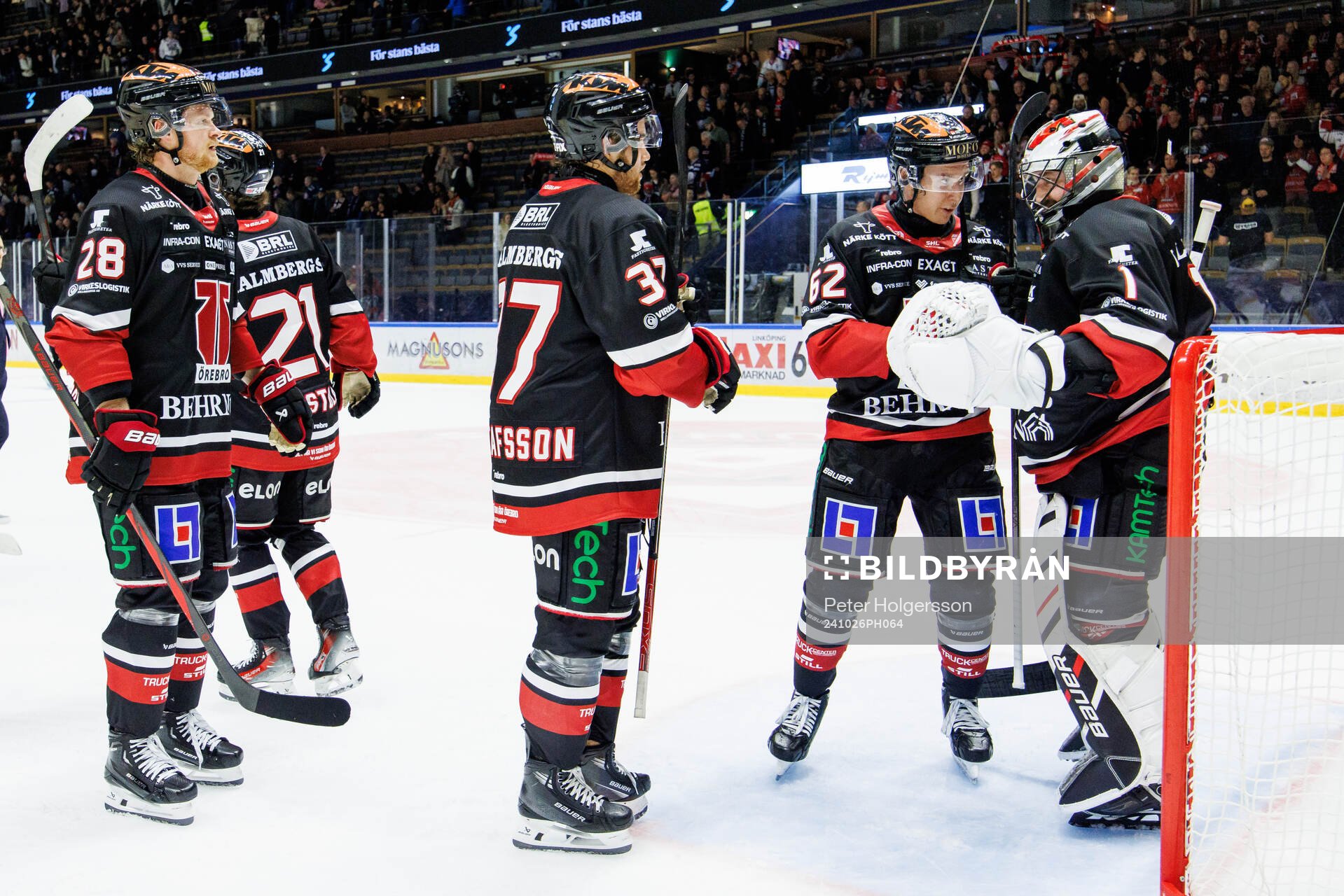 Örebros målvakt Jhonas Enroth jublar
