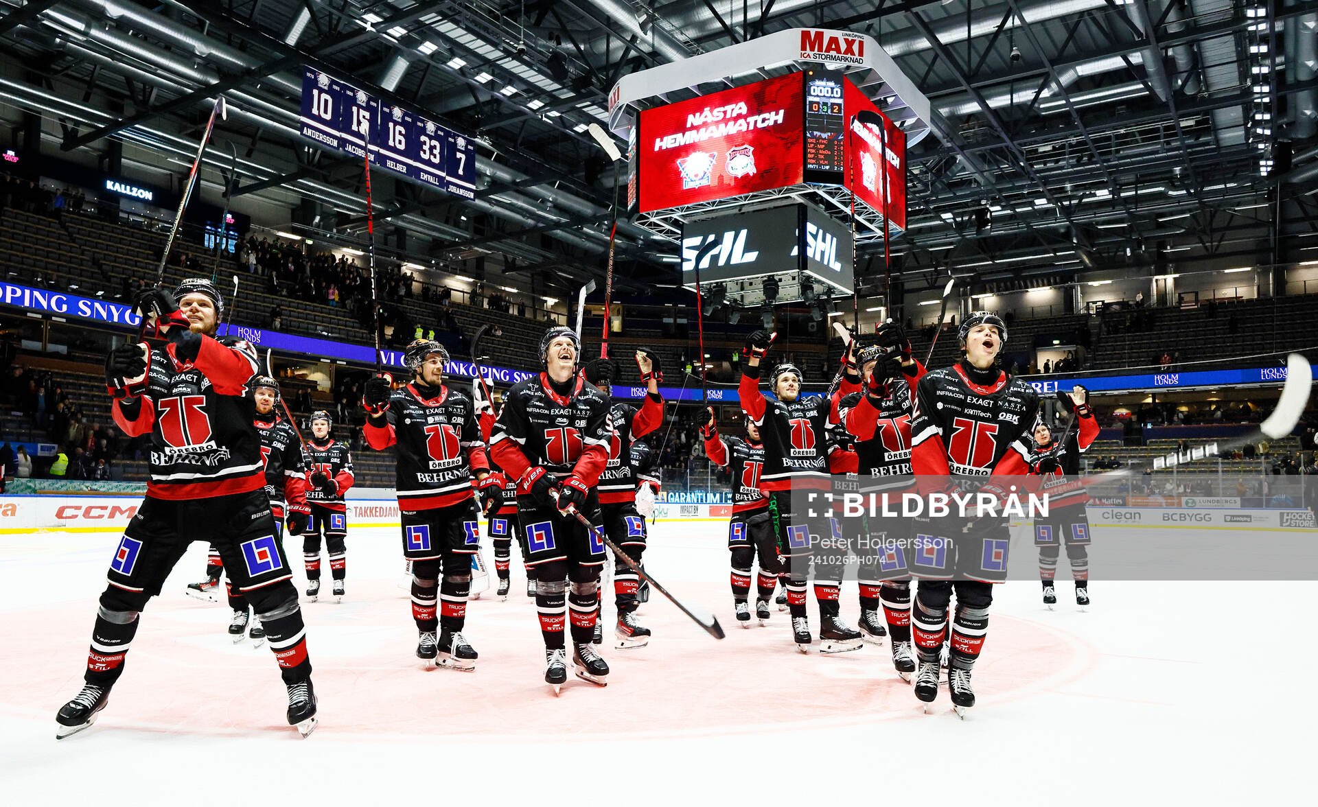 Örebros spelare jublar