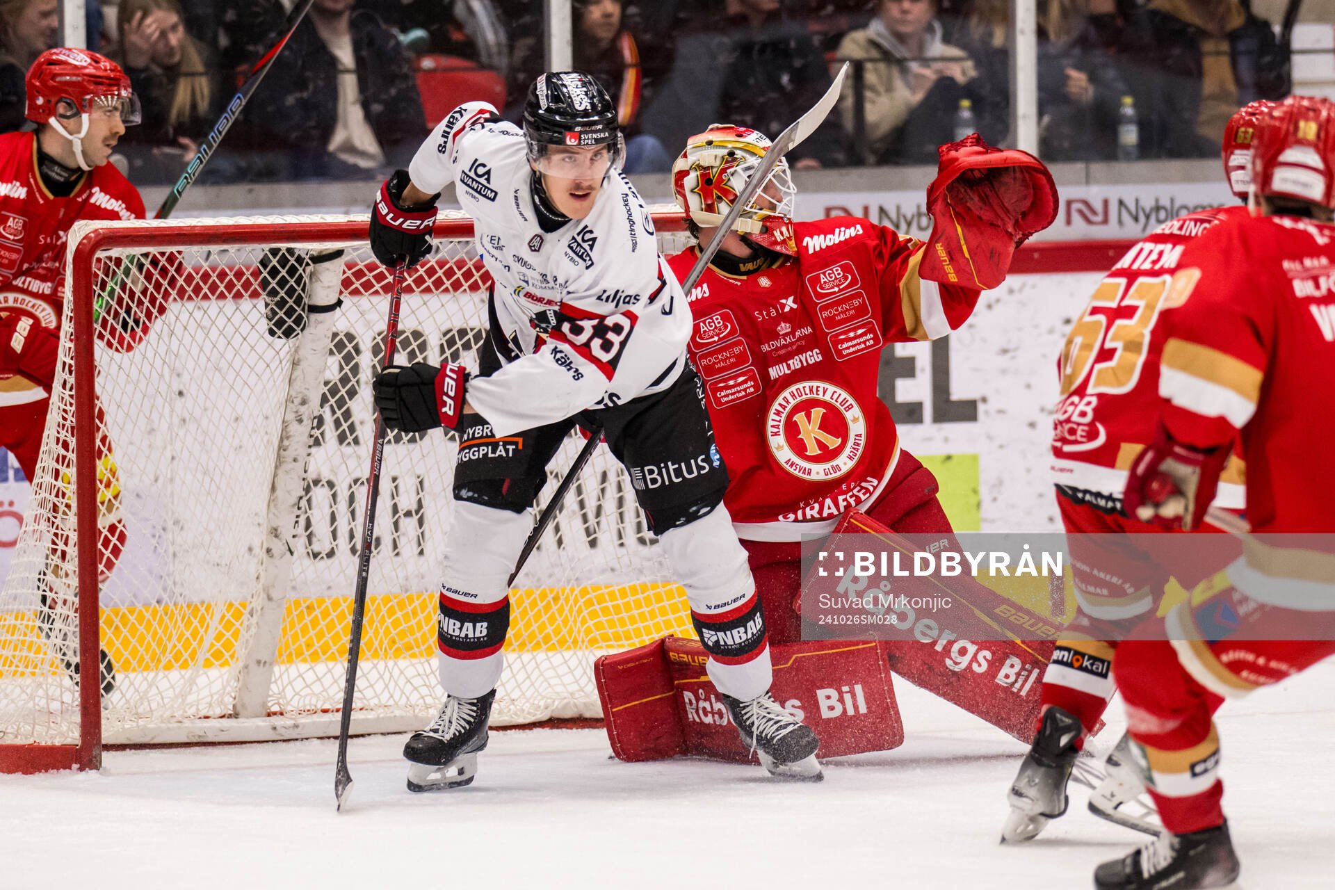 Nybros Felix Olsson och Kalmars målvakt Blake Pietila
