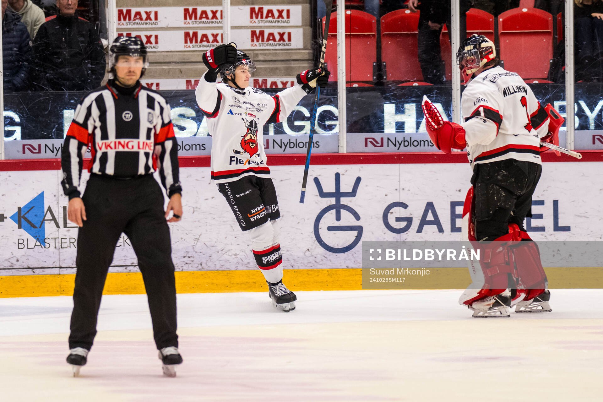 Nybros Leo Sahlin Wallenius och målvakt Tex Williamsson