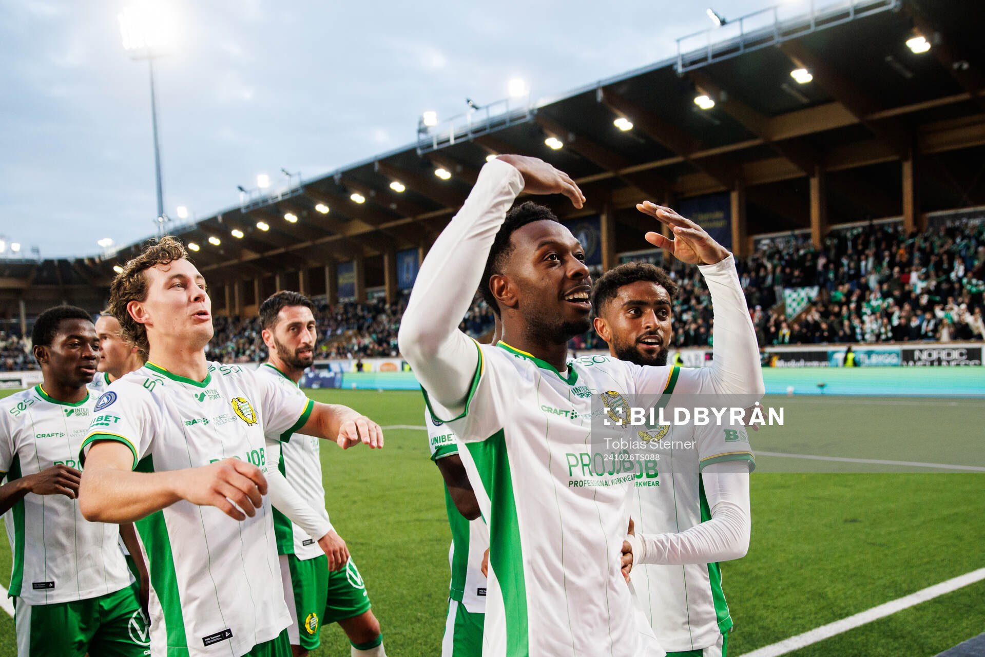 Hammarbys Shaquille Pinas och Tesfaldet Tekie jublar