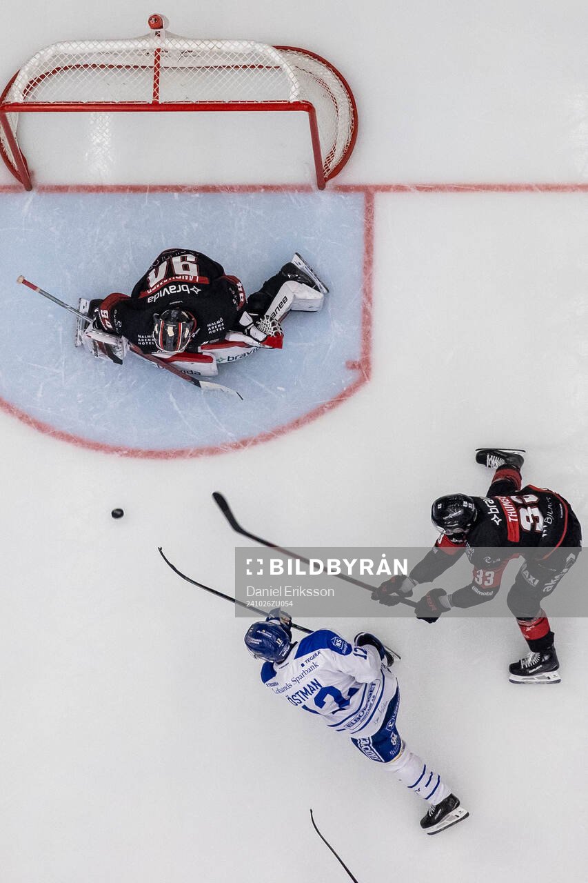 Leksands Kalle Östman och Malmö Redhawks målvakt Marek