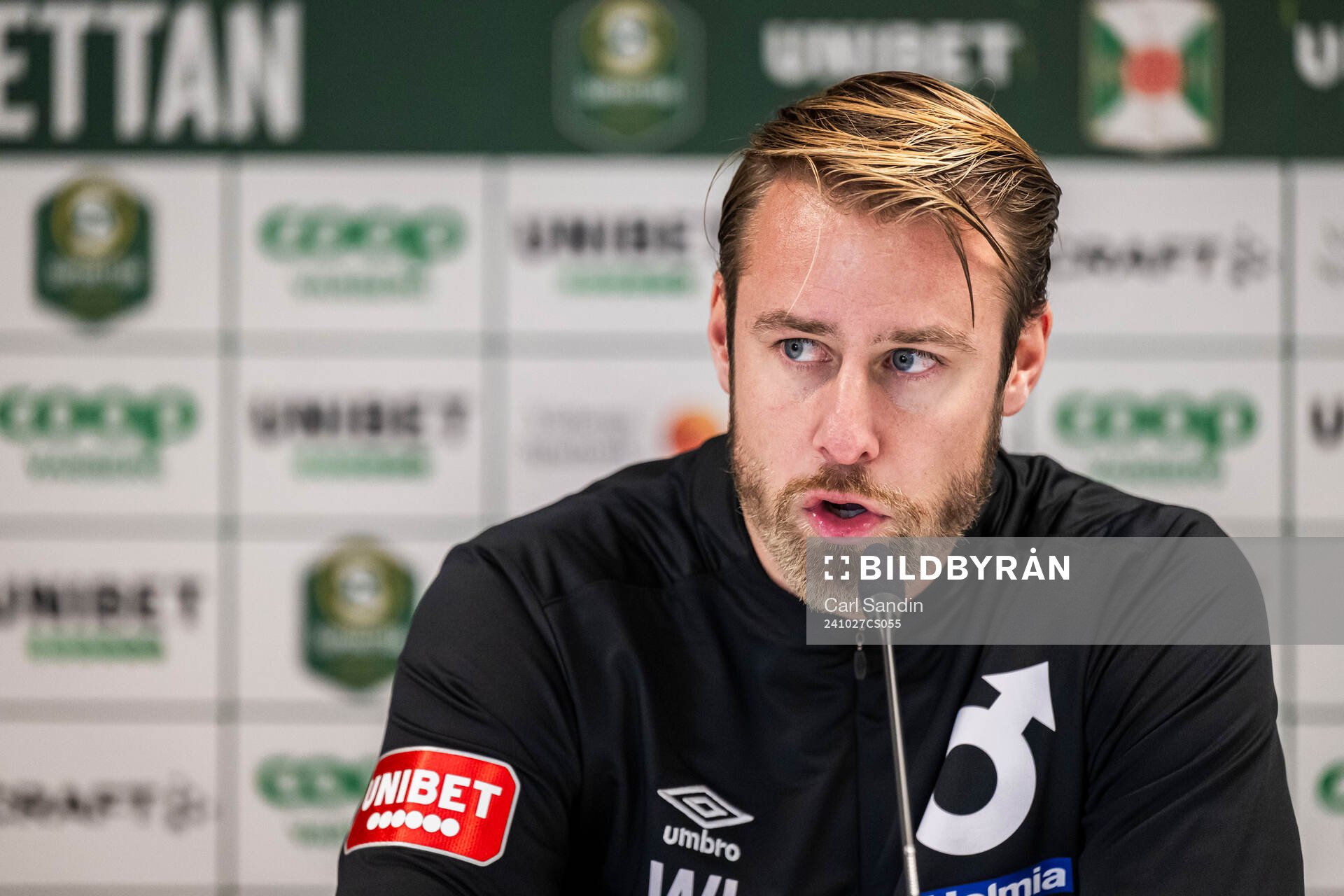Degerfors tränare William Lundin vid en presskonferens