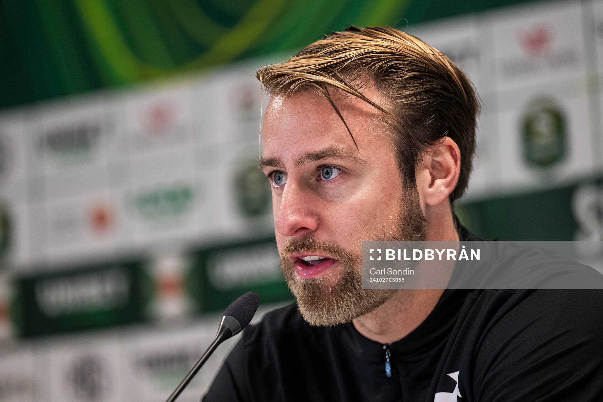 Degerfors tränare William Lundin vid en presskonferens