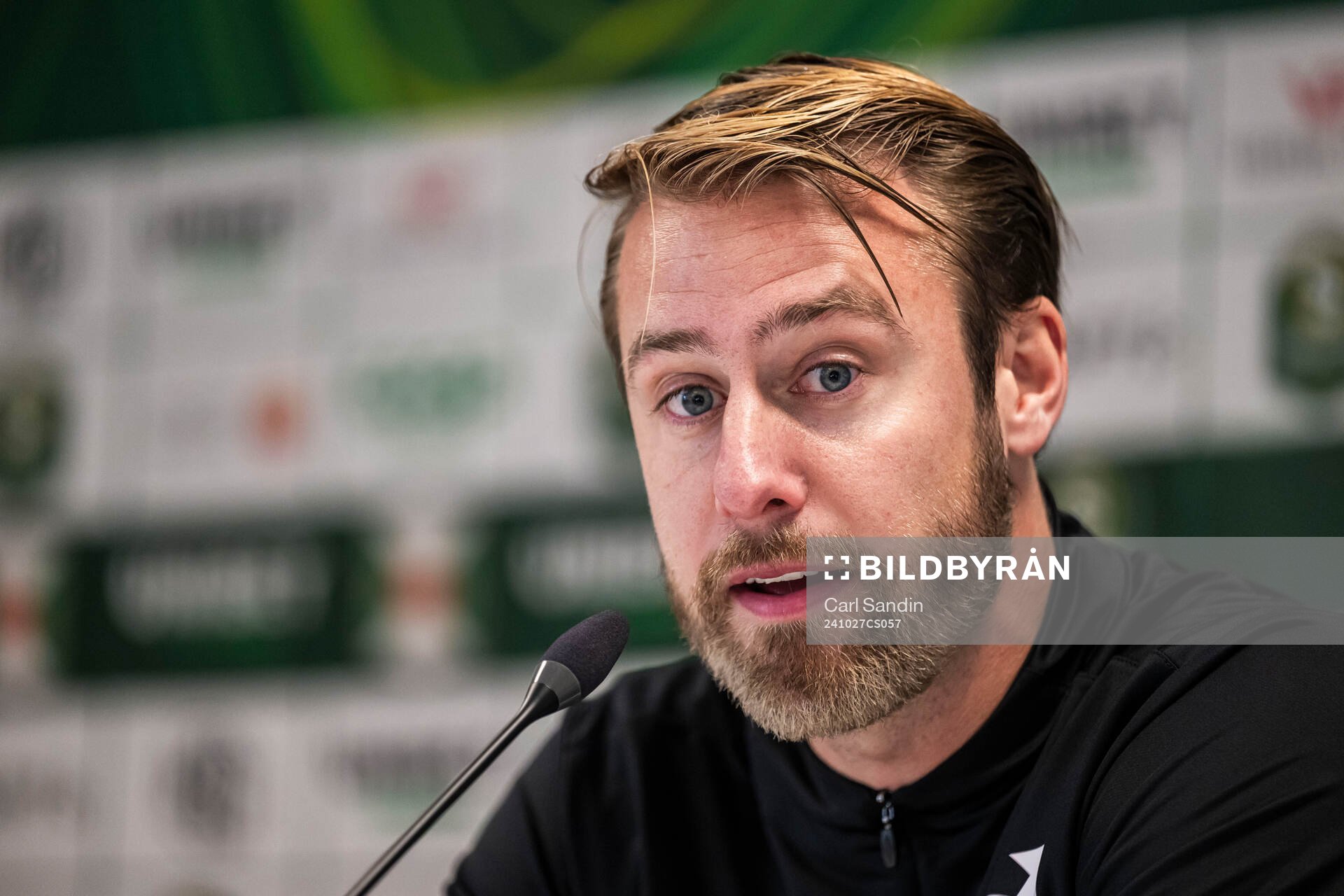 Degerfors tränare William Lundin vid en presskonferens