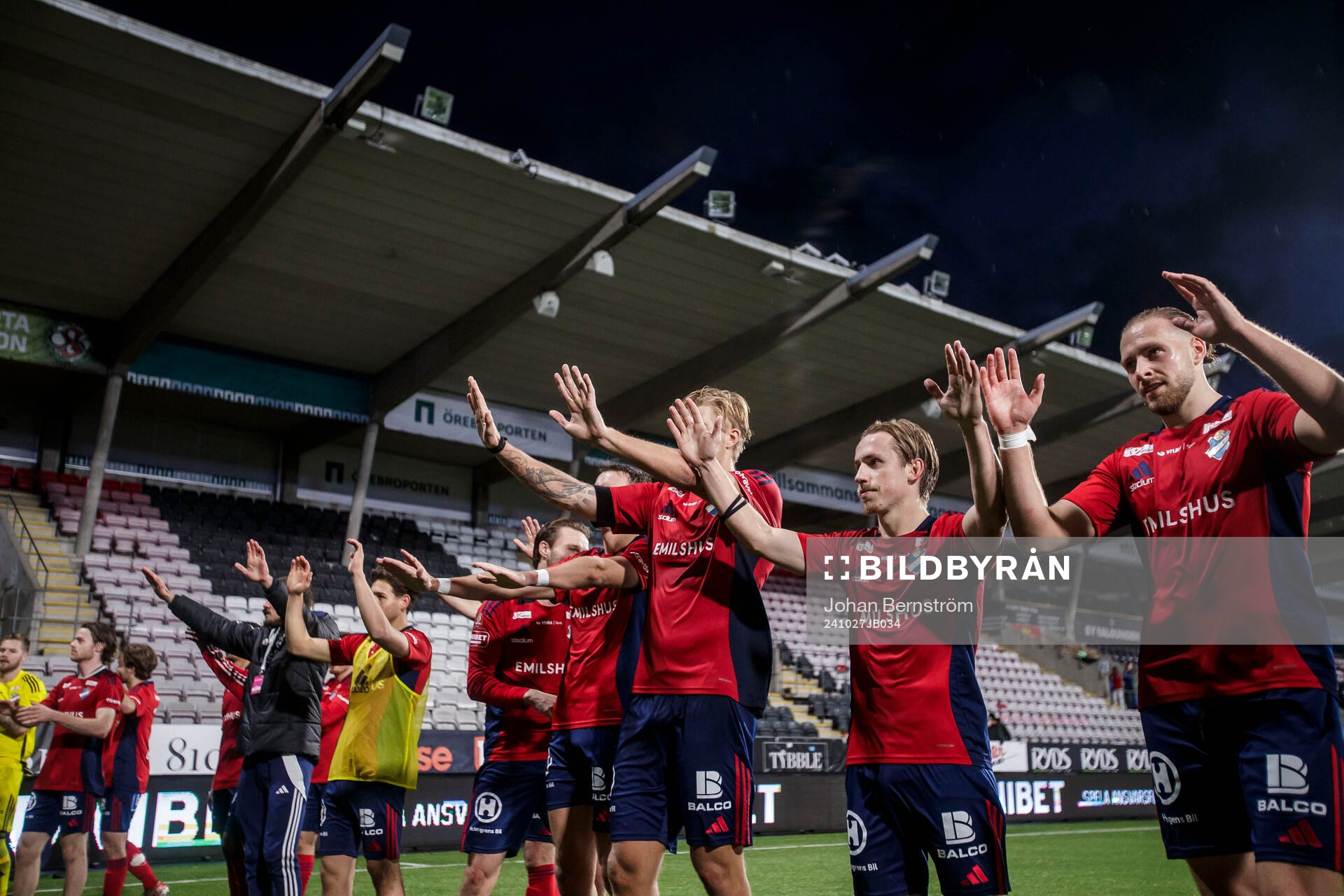 Östers spelare jublar
