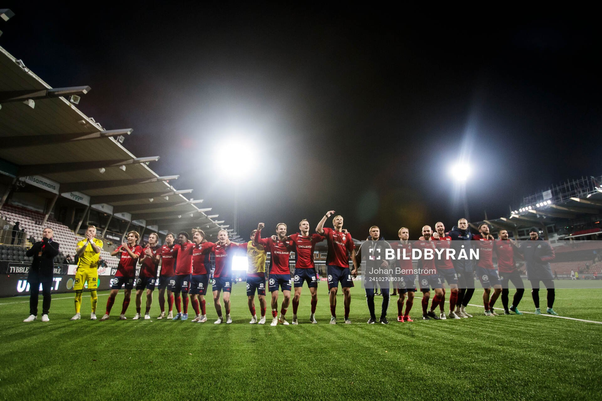 Östers spelare jublar