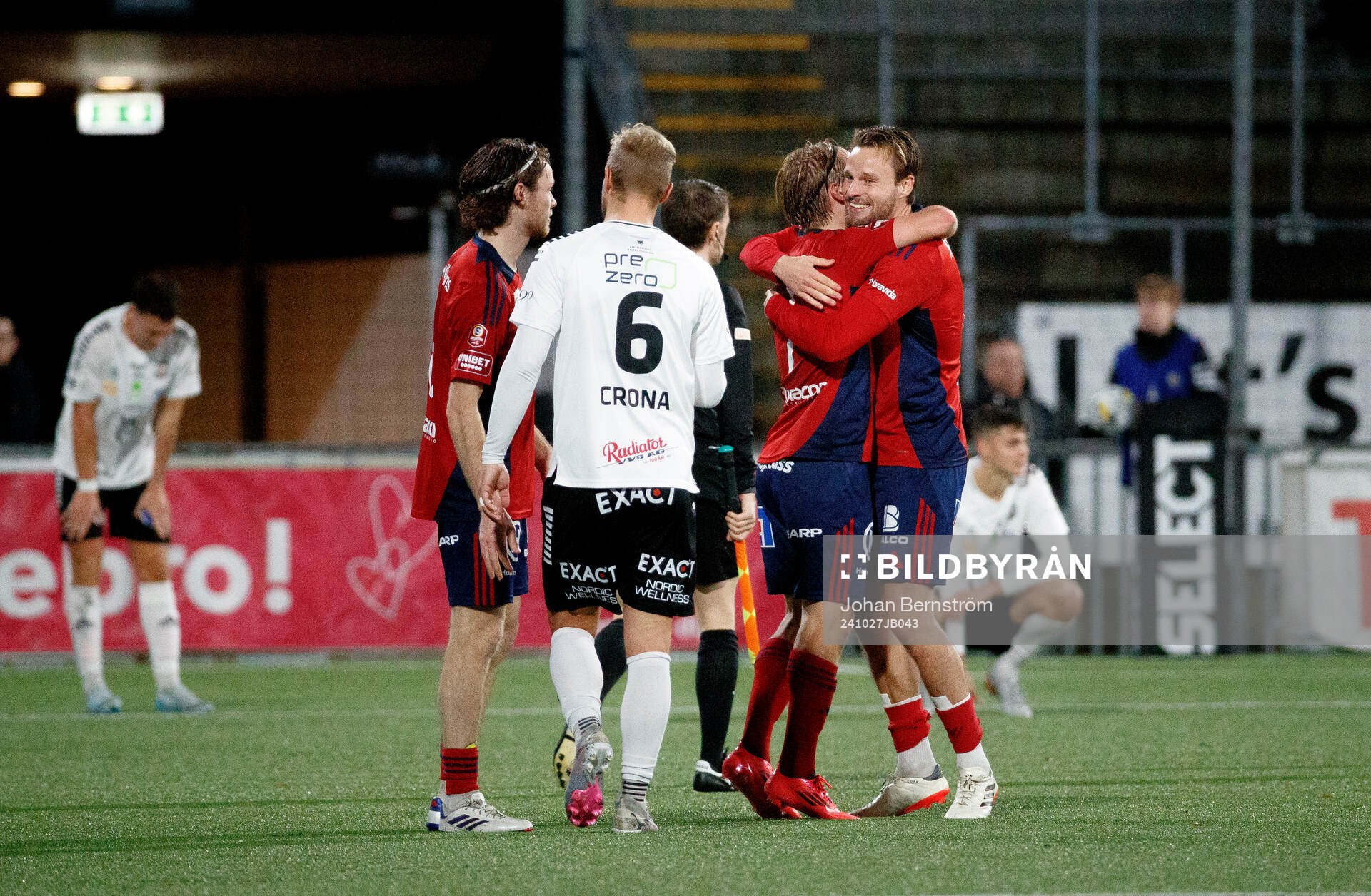 Östers David Seger jublar vid slutsignalen
