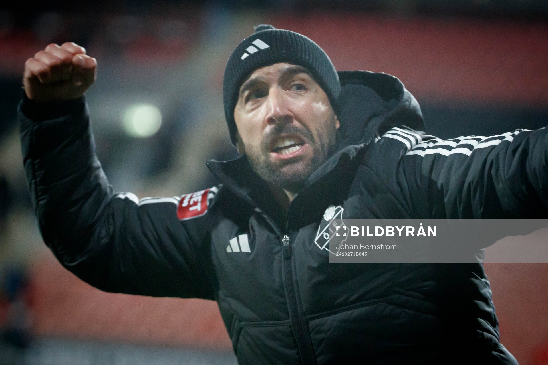 Östers tränare Martin Foyston jublar