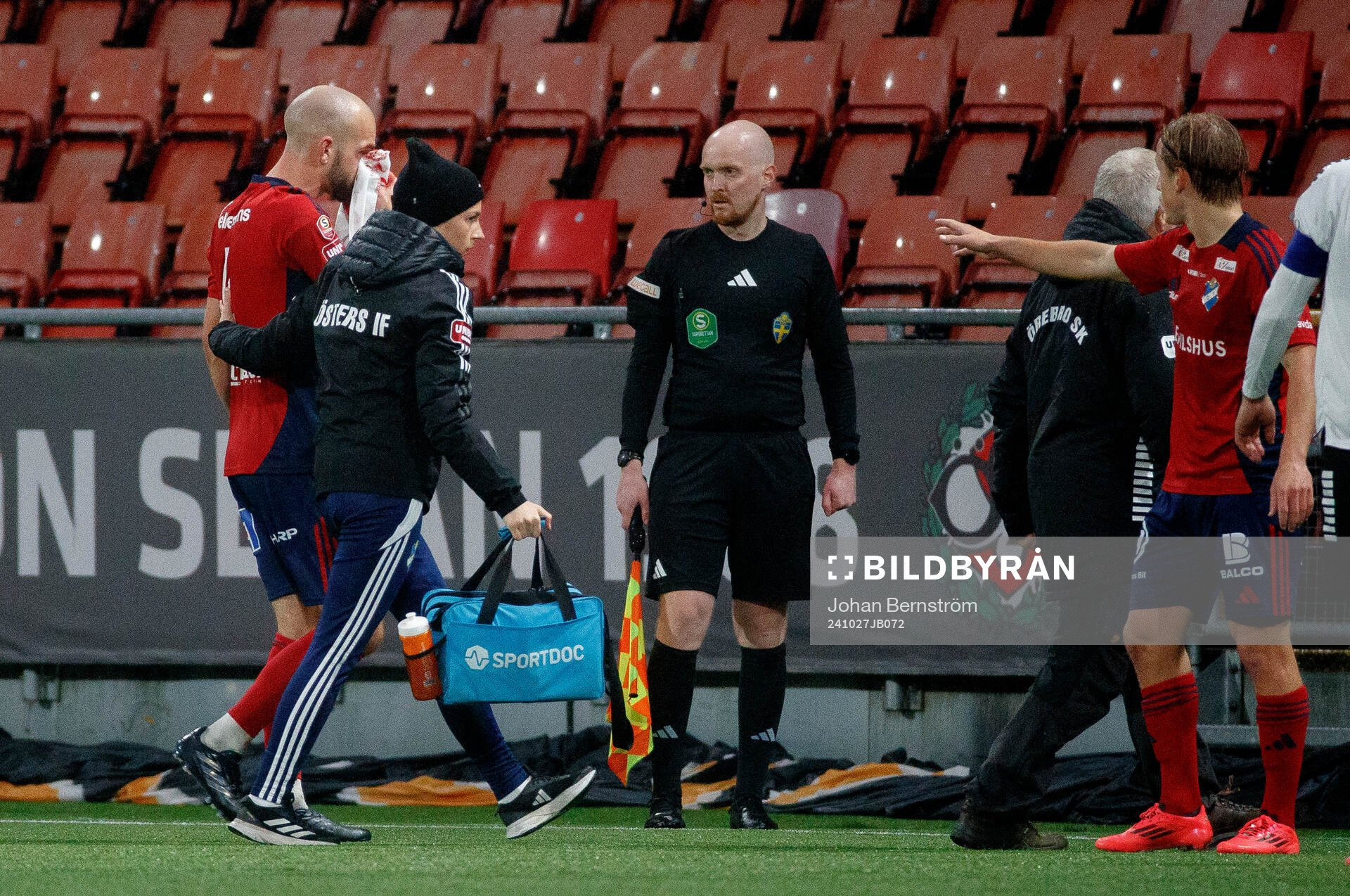 Östers Sebastian Hedlund lämnar planen blodig