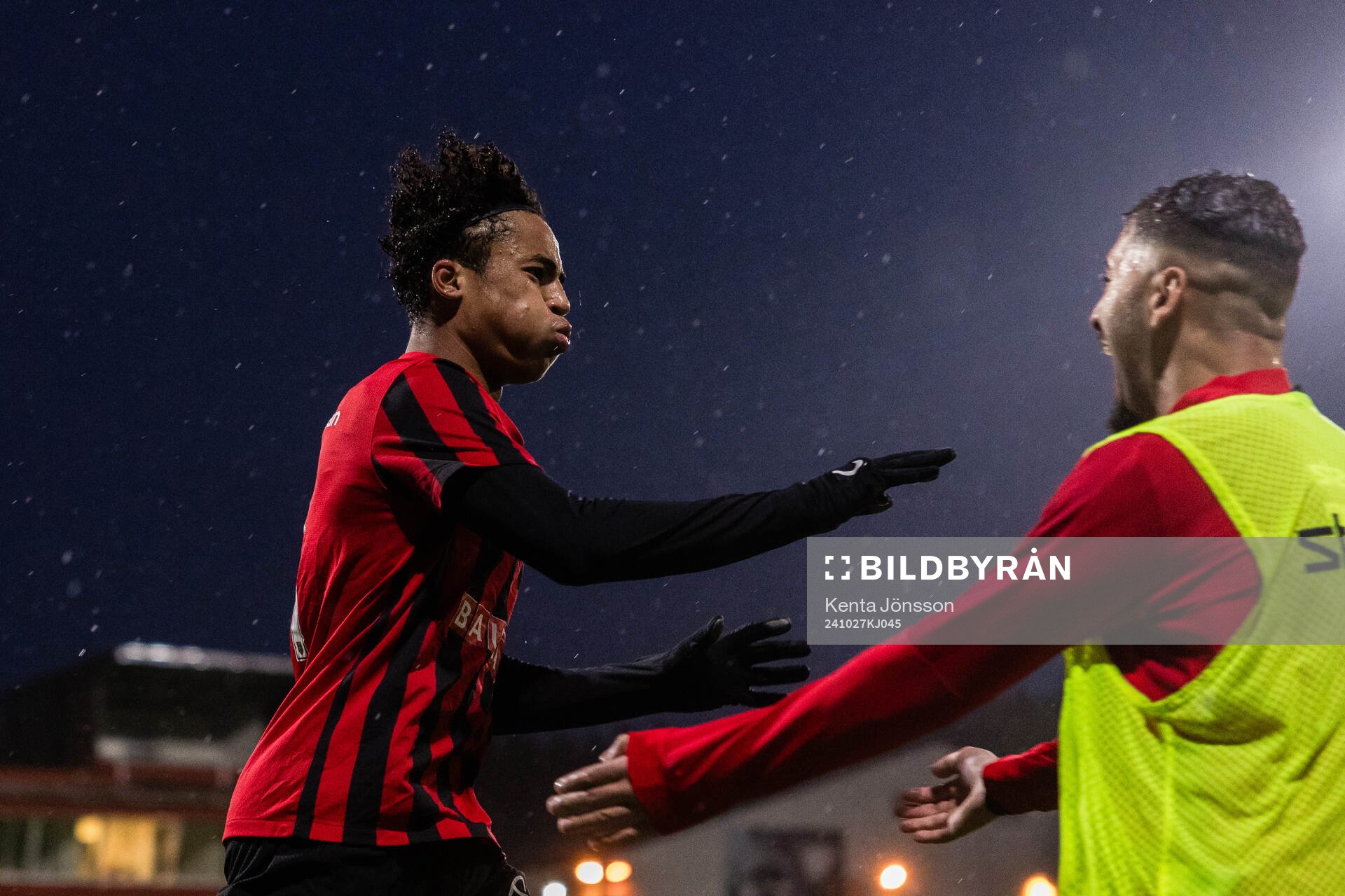 Brommapojkarnas Sion Oppong jublar