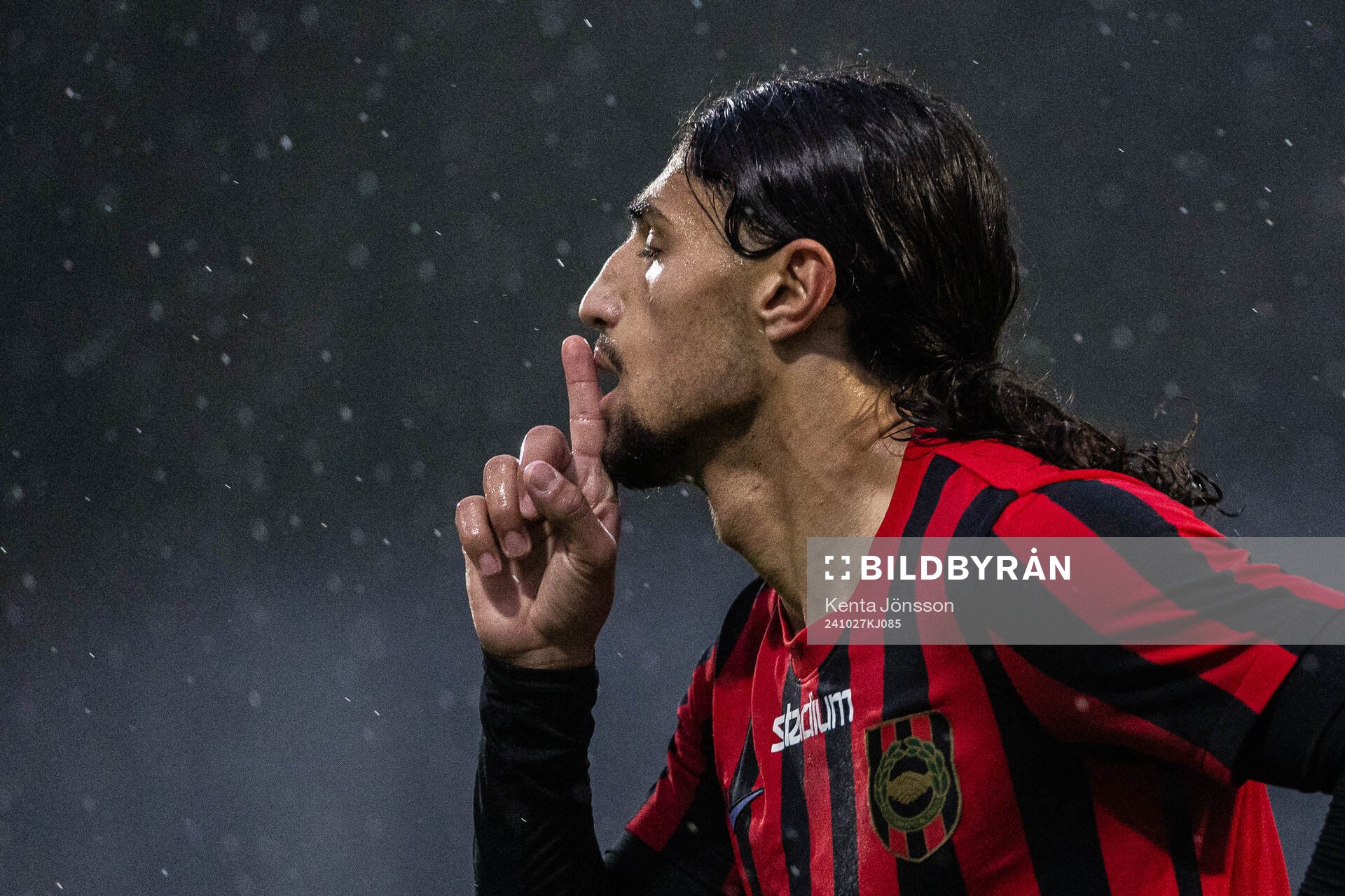 Brommapojkarnas David Isso jublar