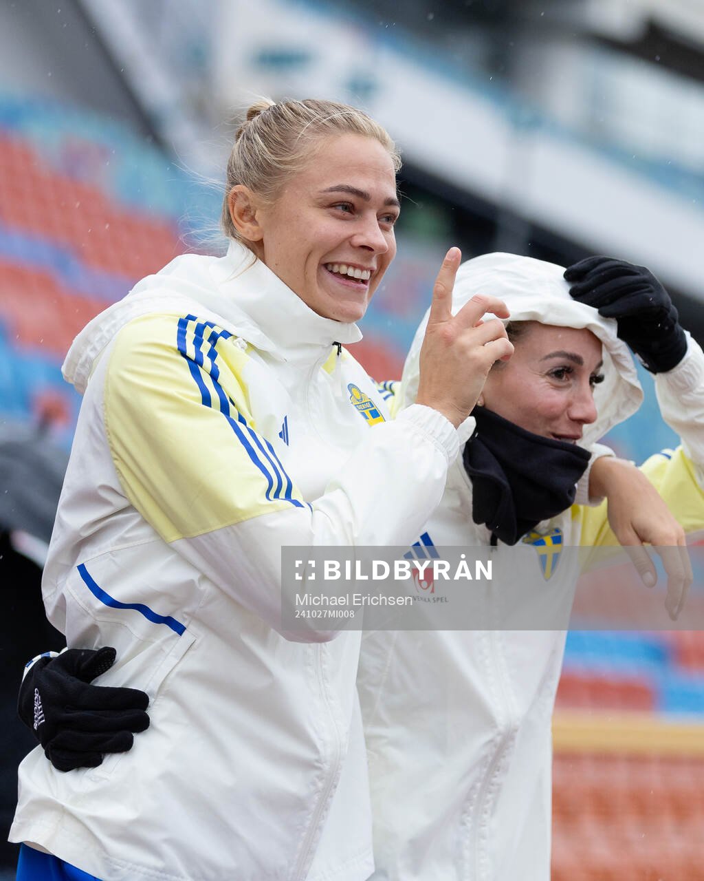 Fridolina Rolfö and Kosovare Asllani of the Swedish