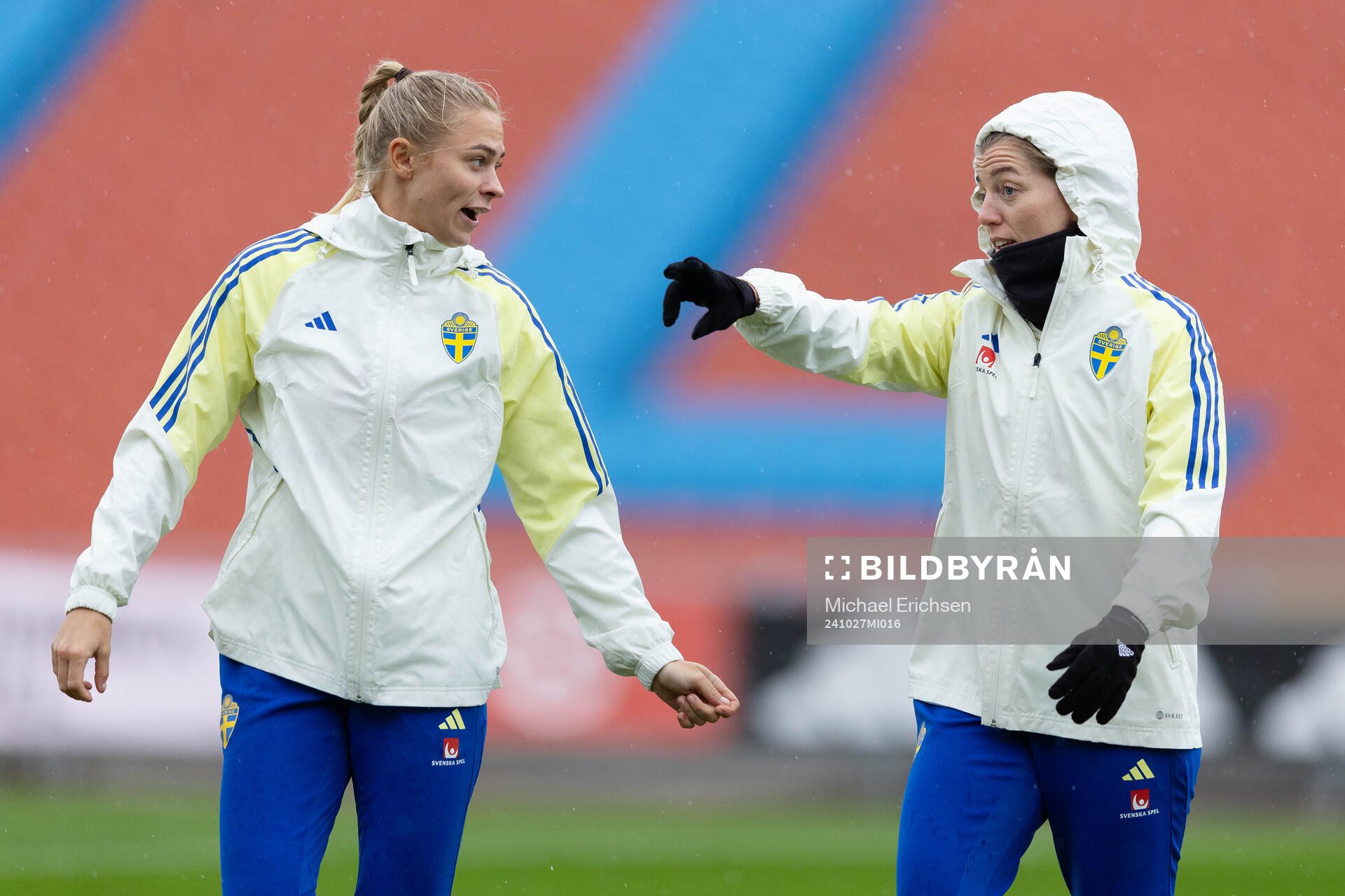 Fridolina Rolfö and Linda Sembrant of the Swedish women's