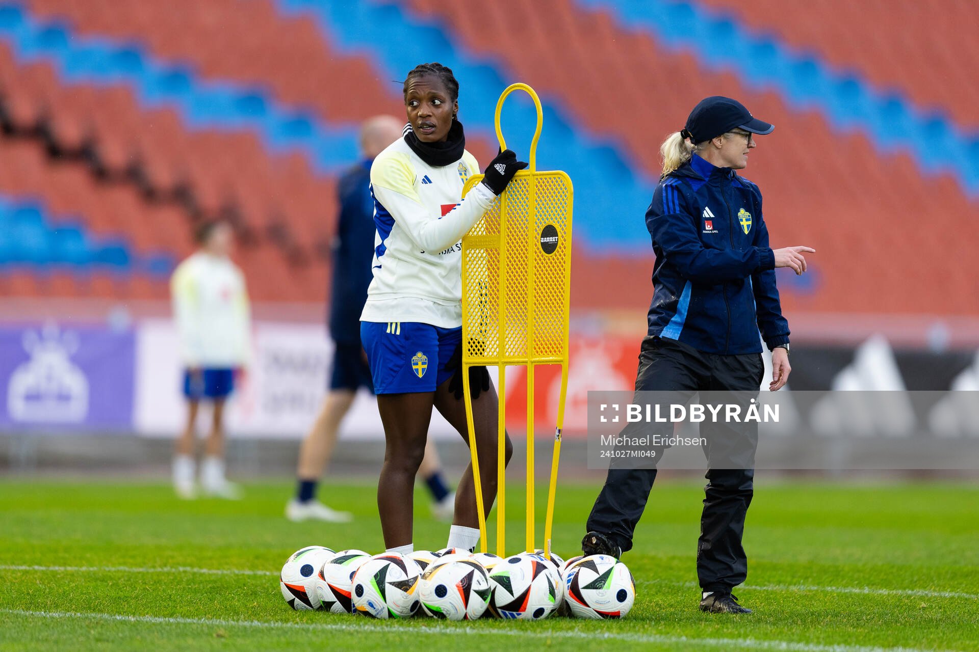 Evelyn Ijeh and assistant coach Victoria Sandell of the