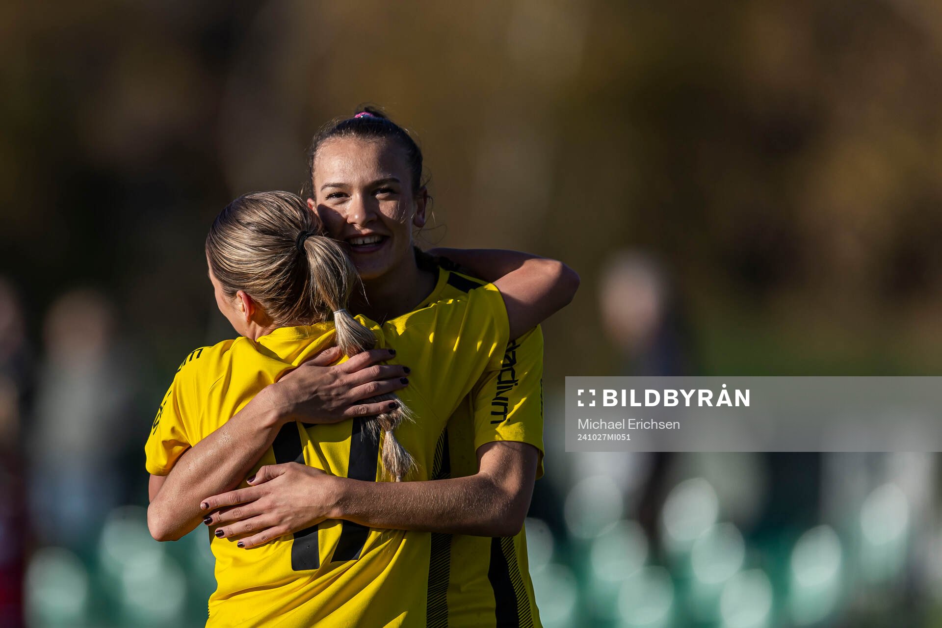 Häckens Bianca Hultbäck Nattland och Novalie Jensen jublar