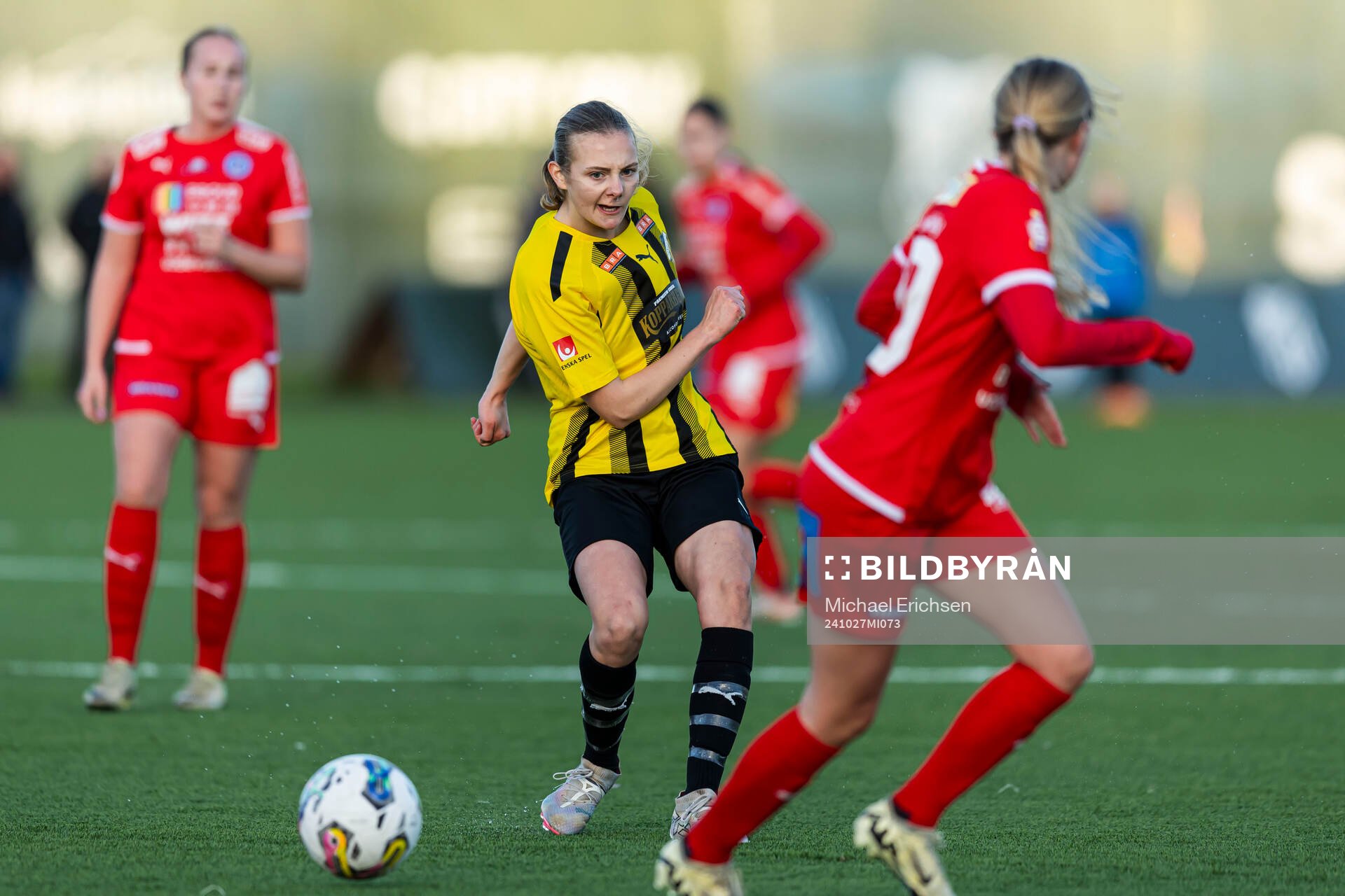 Häckens Tora Lindskog under fotbollsmatchen i Division 1 södra mellan Häcken och Rössö den 27 oktober 2024 i Göteborg. 