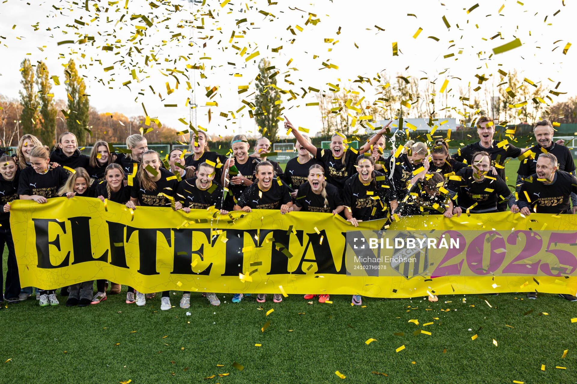 Häckens spelare jublar