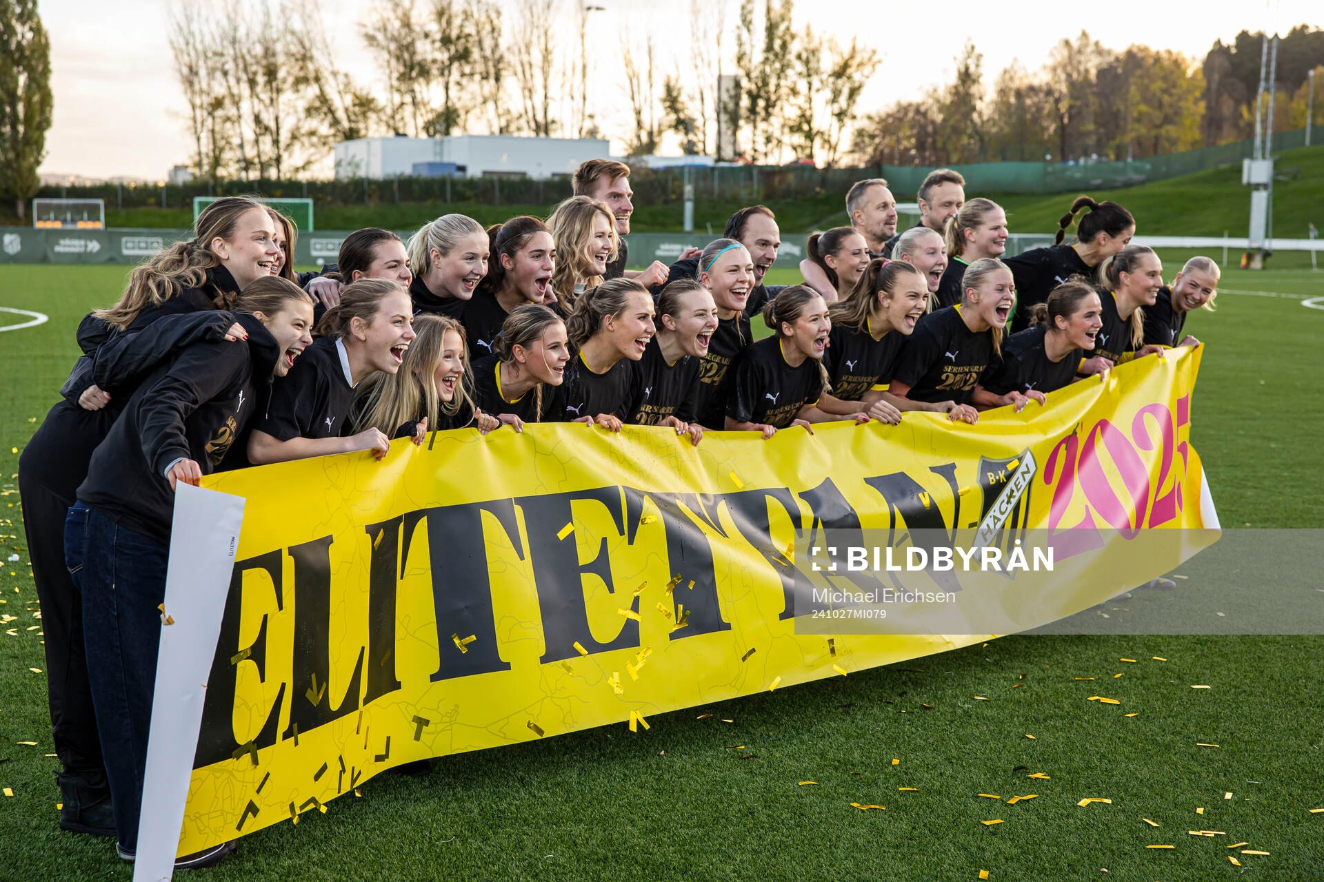 Häckens spelare jublar