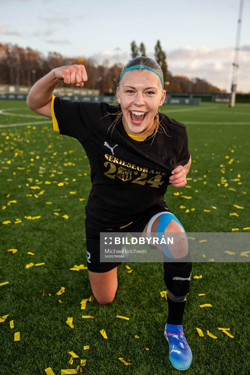Häckens Matilda Larsson jublar