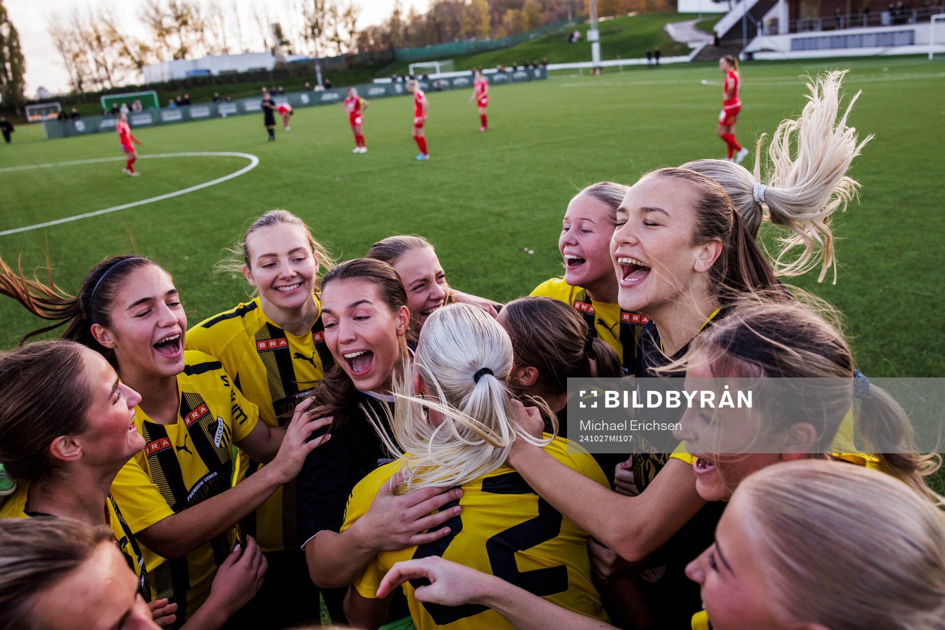 Häckens spelare jublar