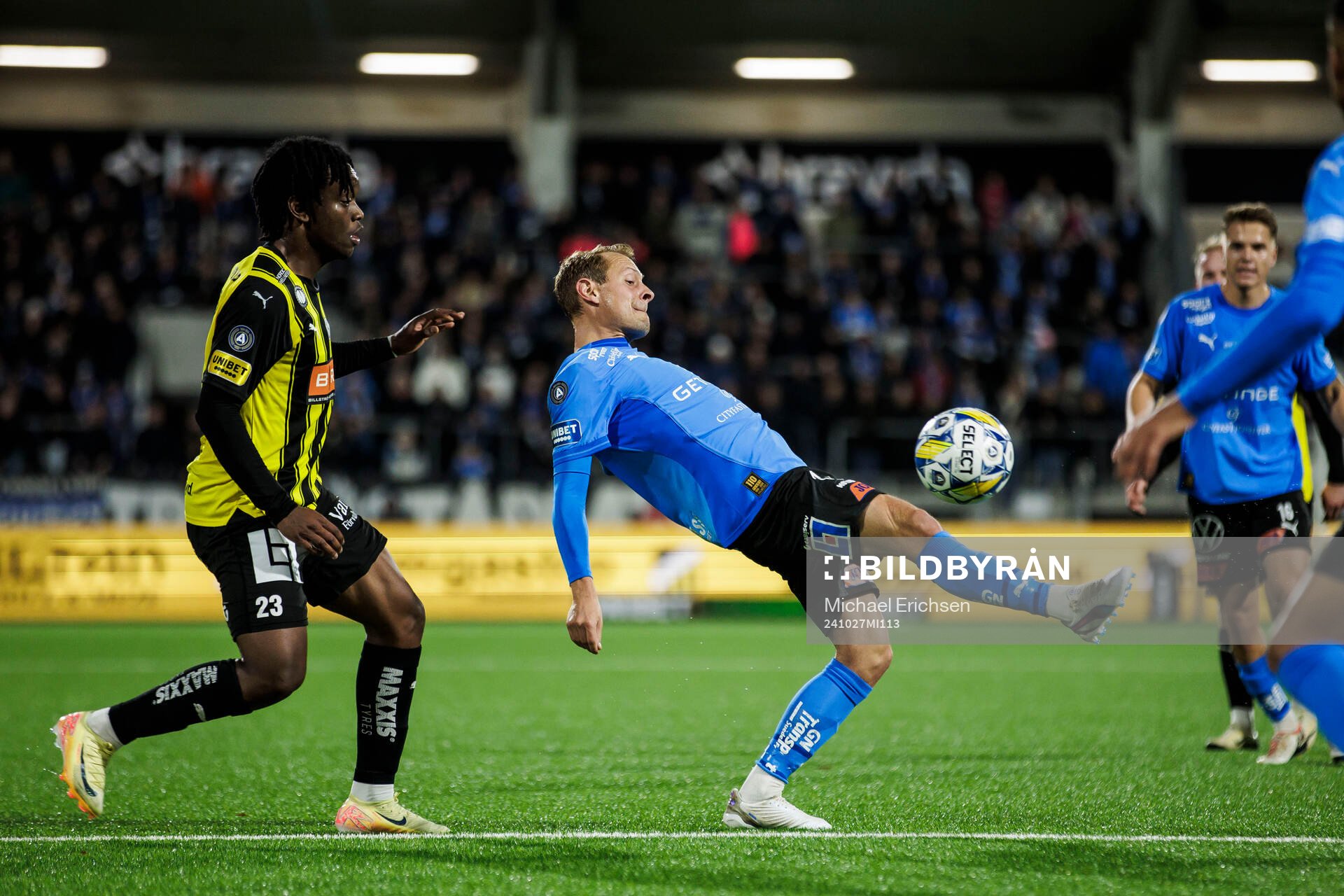 Häckens Jeremy Agbonifo och Halmstads Joel Allansson