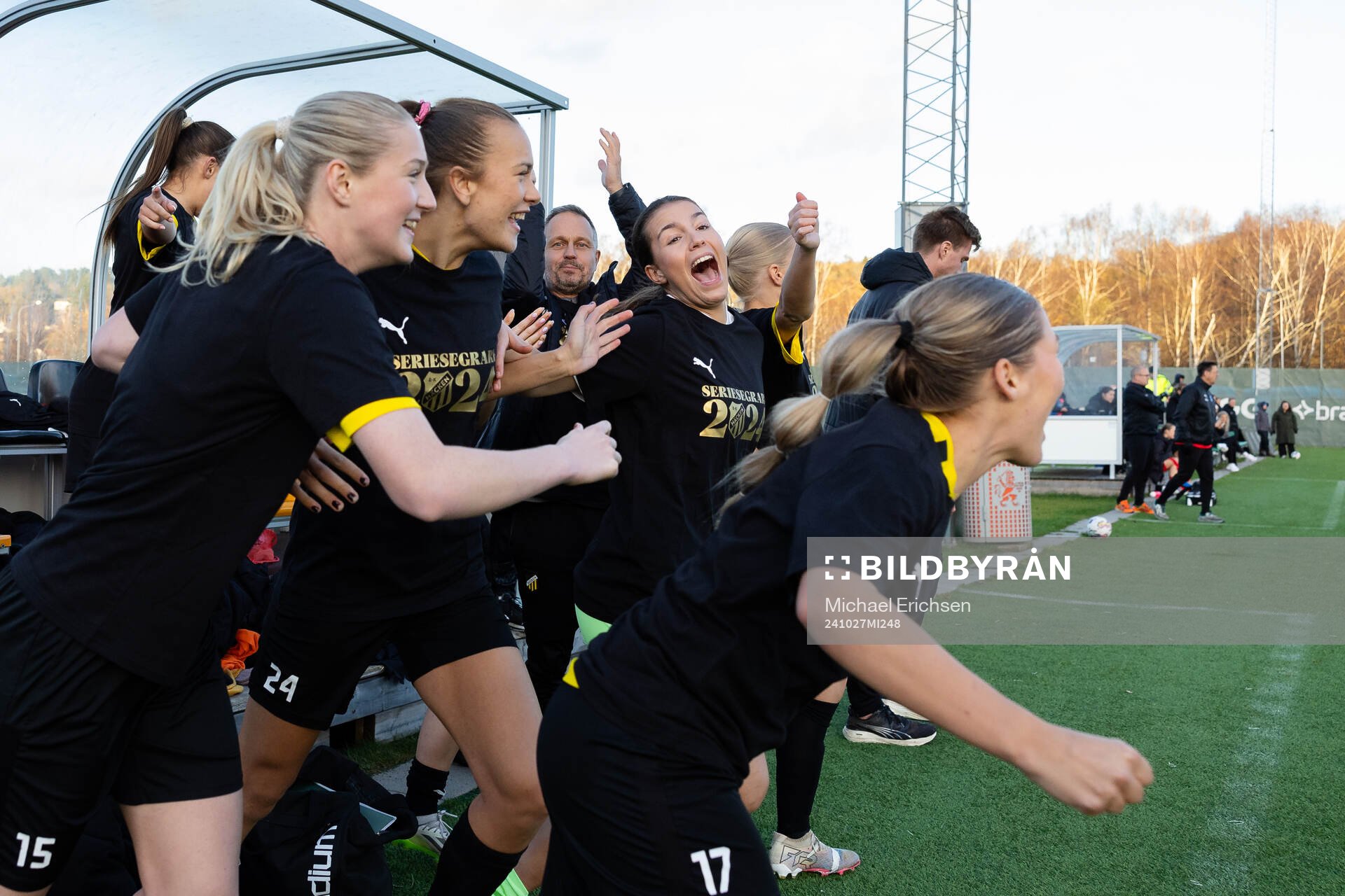 Häckens spelare jublar