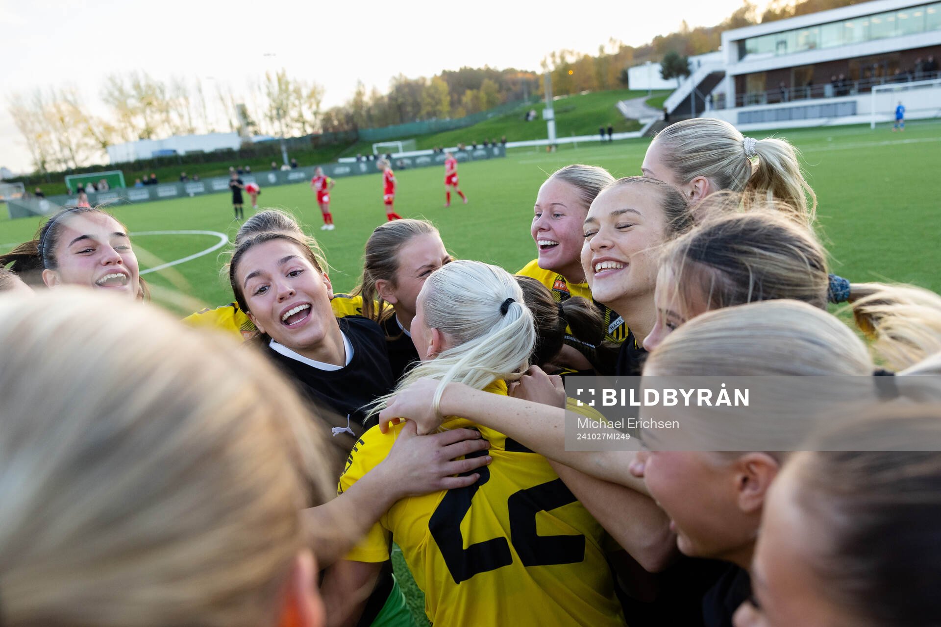 Häckens spelare jublar