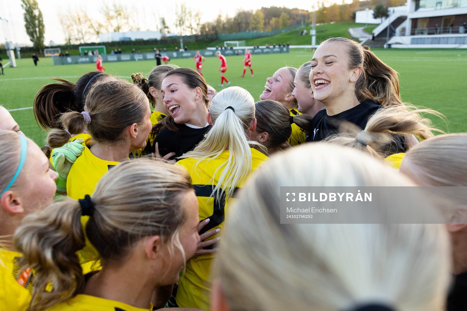 Häckens spelare jublar