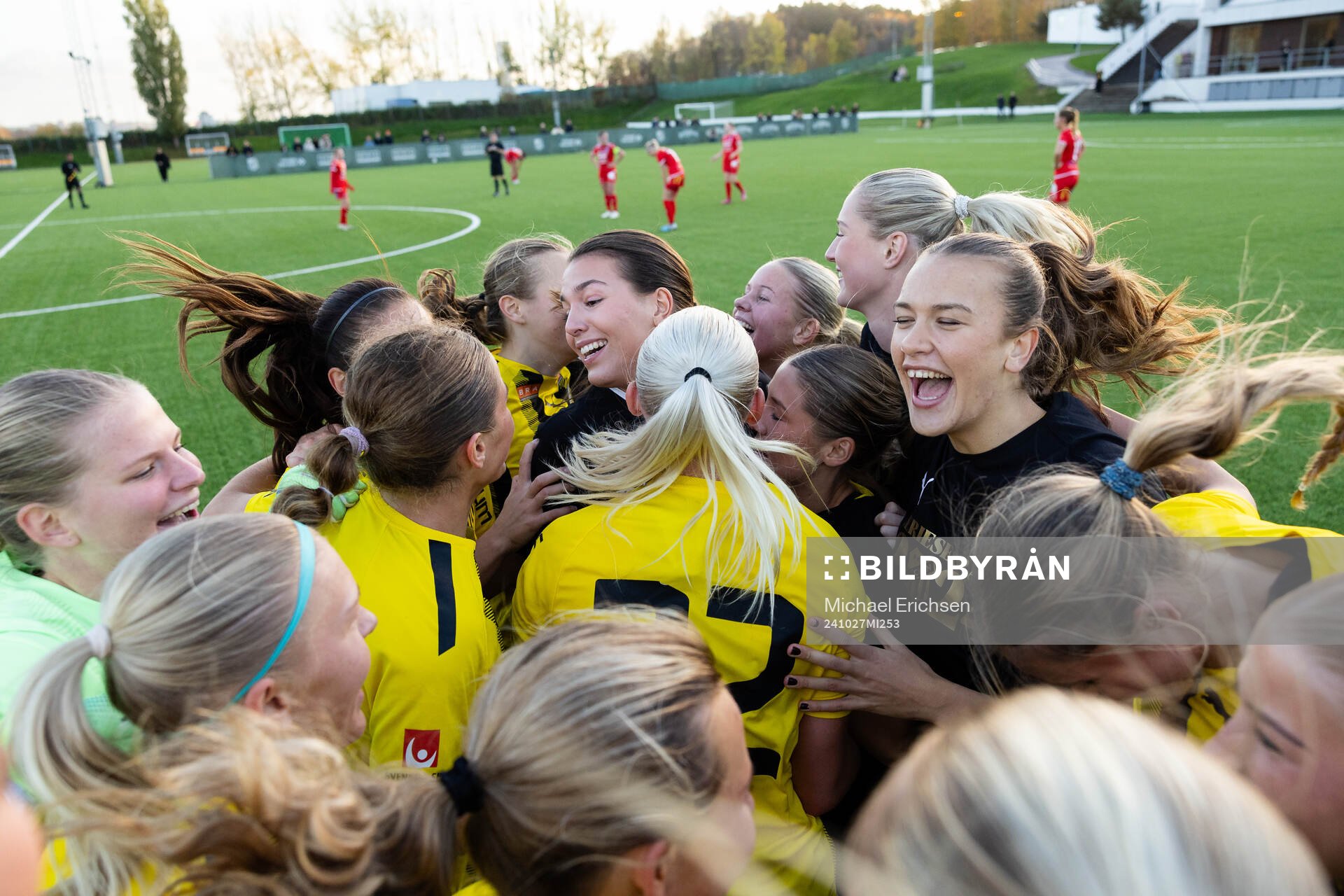 Häckens spelare jublar