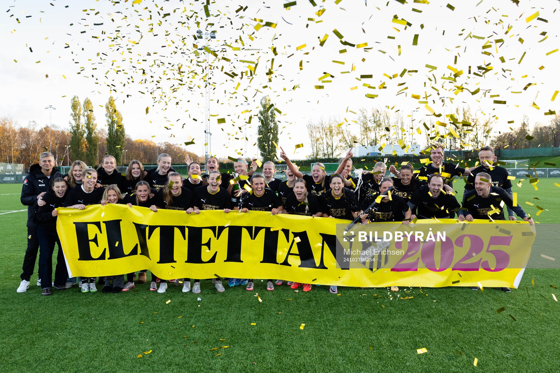 Häckens spelare jublar